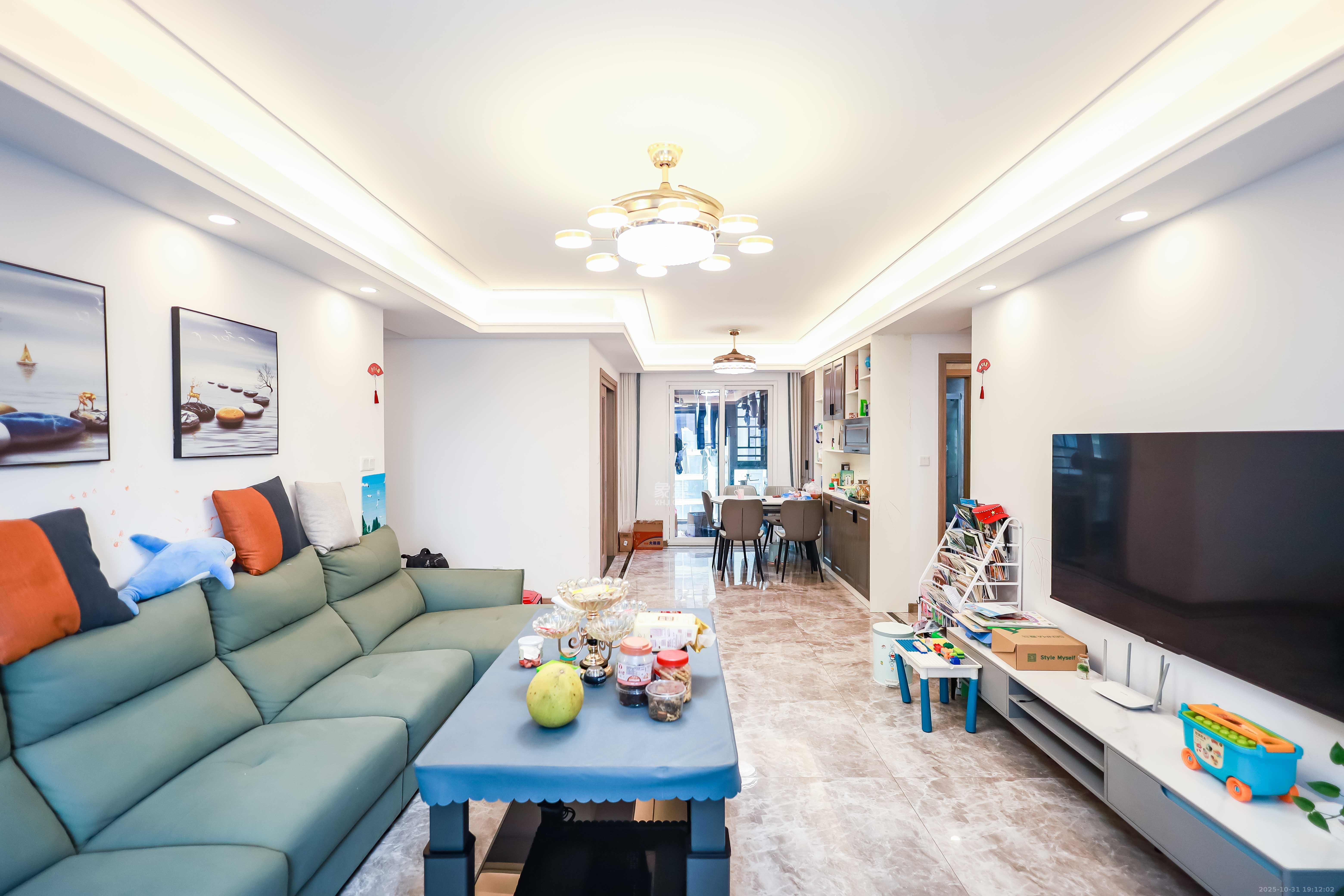 金地中交麓谷香颂(金地中交雅苑)  4室2厅2卫    140.8万客厅