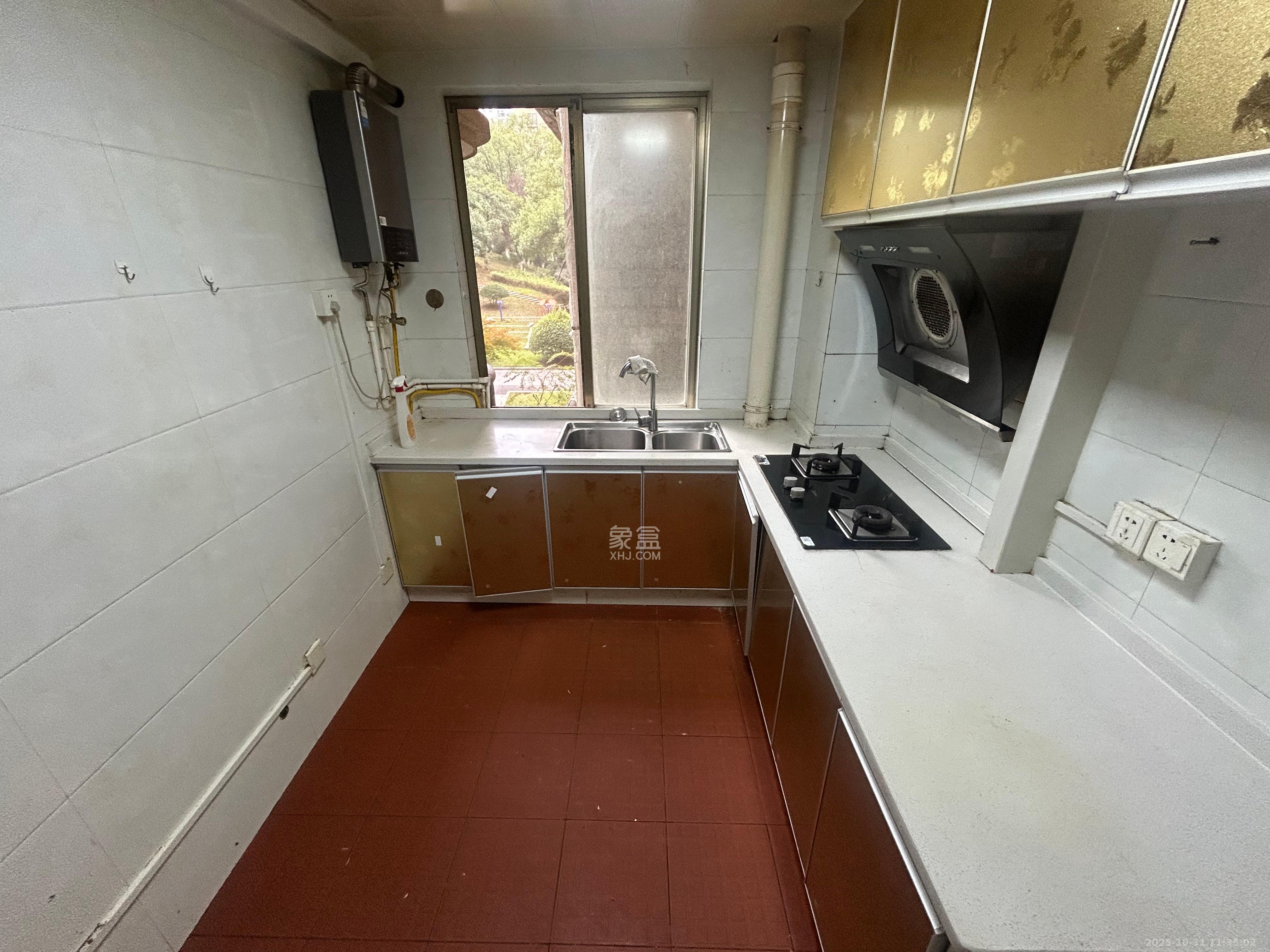 金色比华利  4室2厅2卫    2500.0元/月室内图