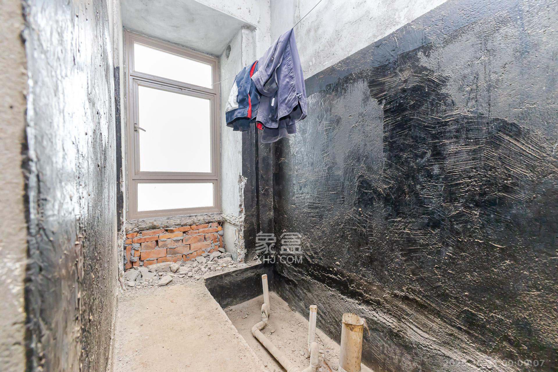 盈峰翠邸  4室3厅1卫    168.0万卫生间