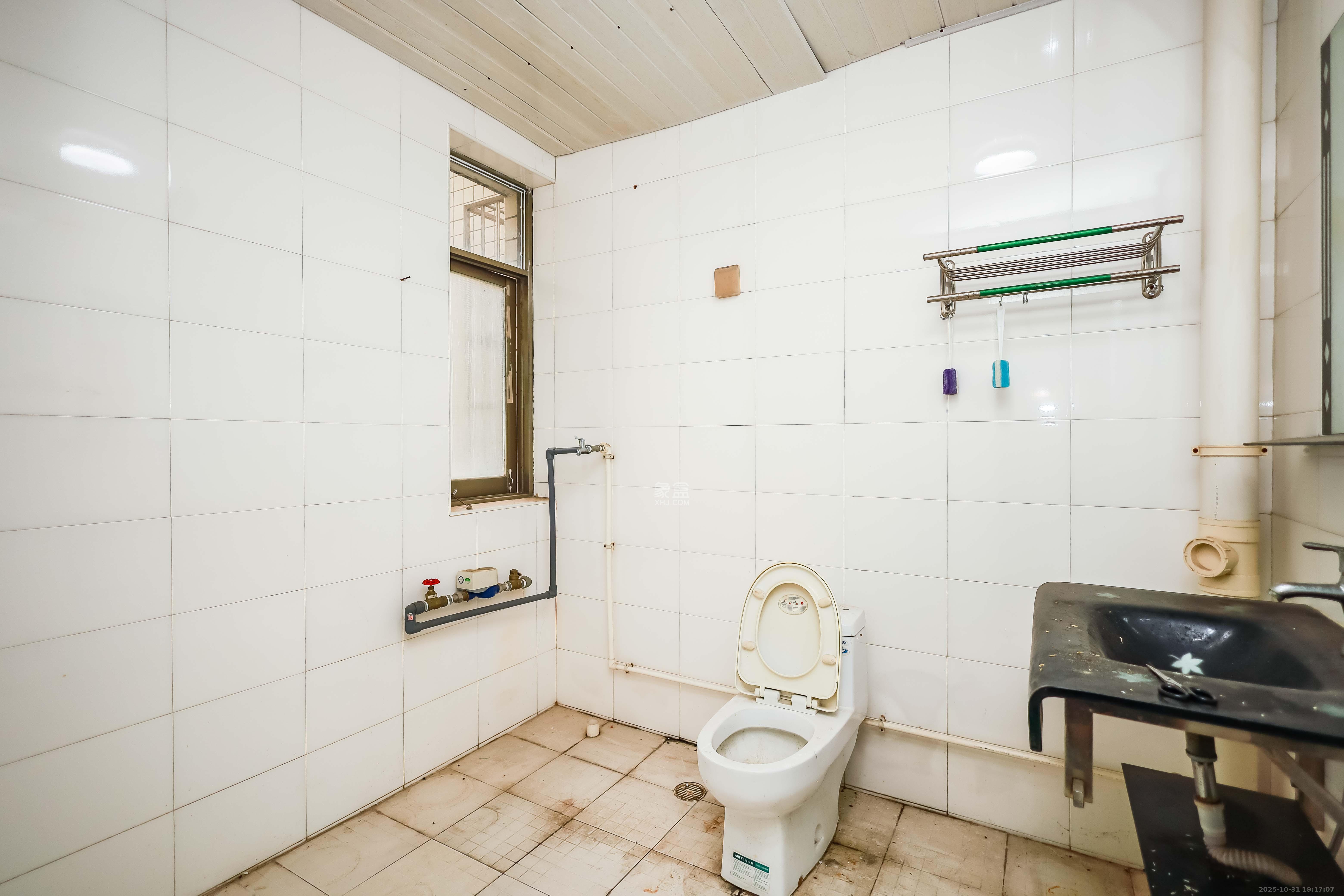 金峰小区南院 5室2厅2卫 138.0万 金峰小区南院 5室2厅2卫 138.0万卫生间