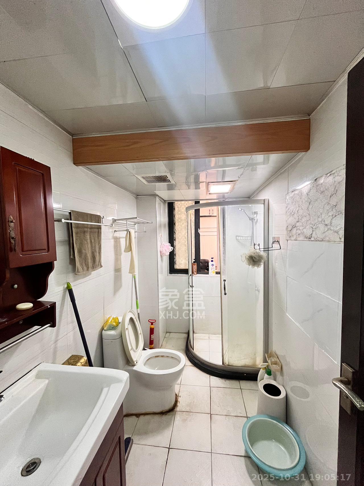 麓江春  1室2厅1卫    2800.0元/月 麓江春  1室2厅1卫    2800.0元/月室内图