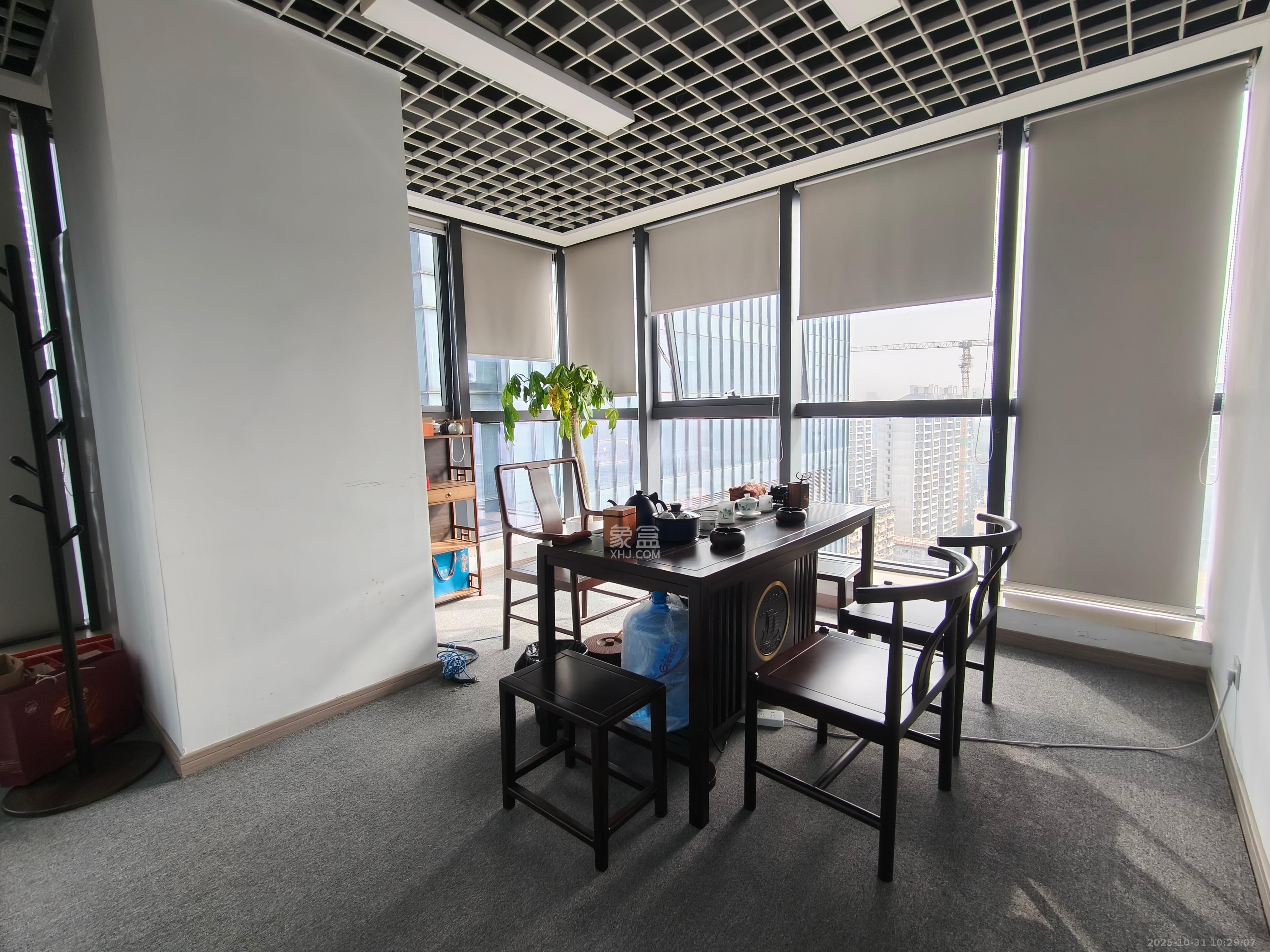 绿地中心  4室1厅2卫    6000.0元/月 绿地中心  4室1厅2卫    6000.0元/月室内图