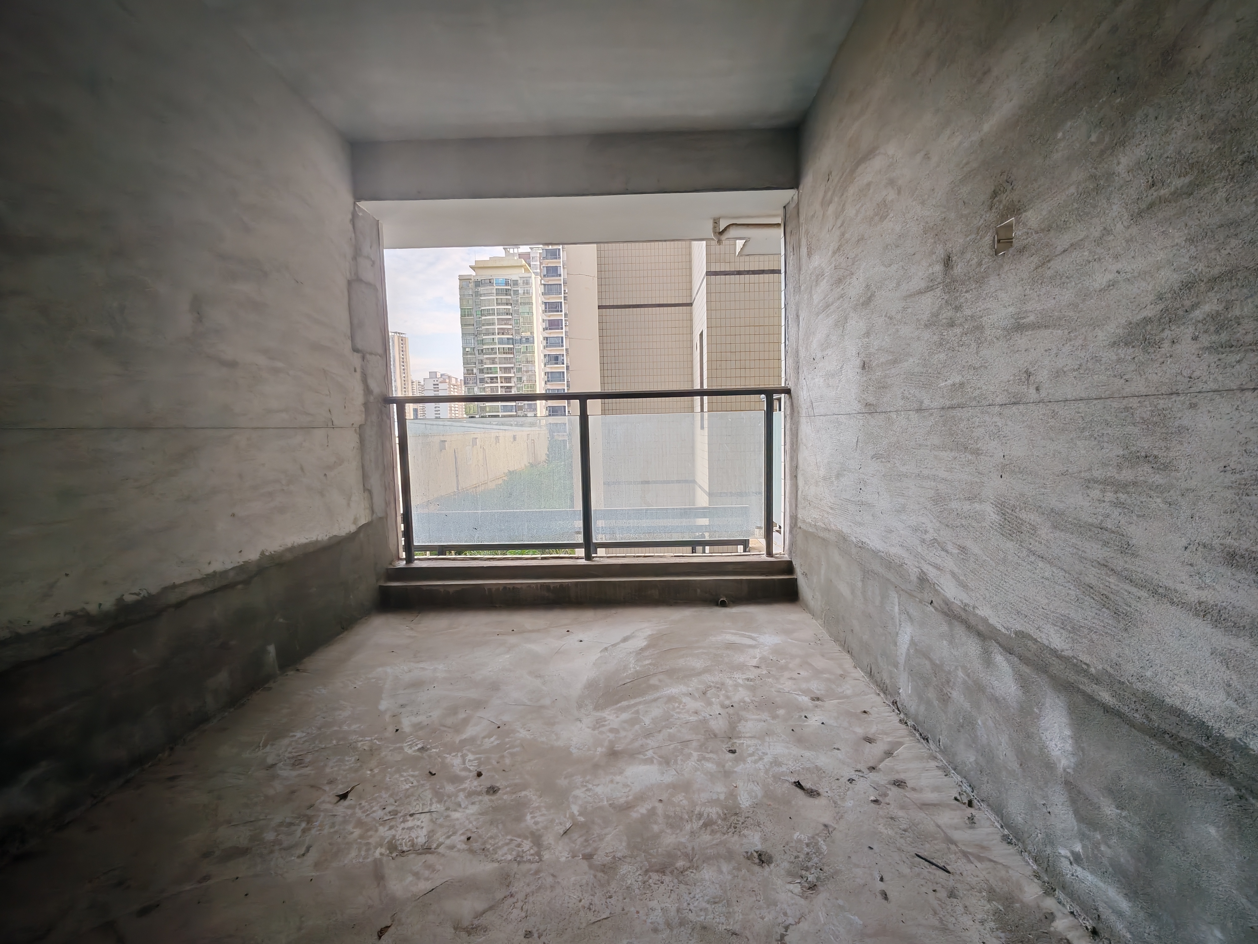 和信广场  3室2厅2卫    294.0万