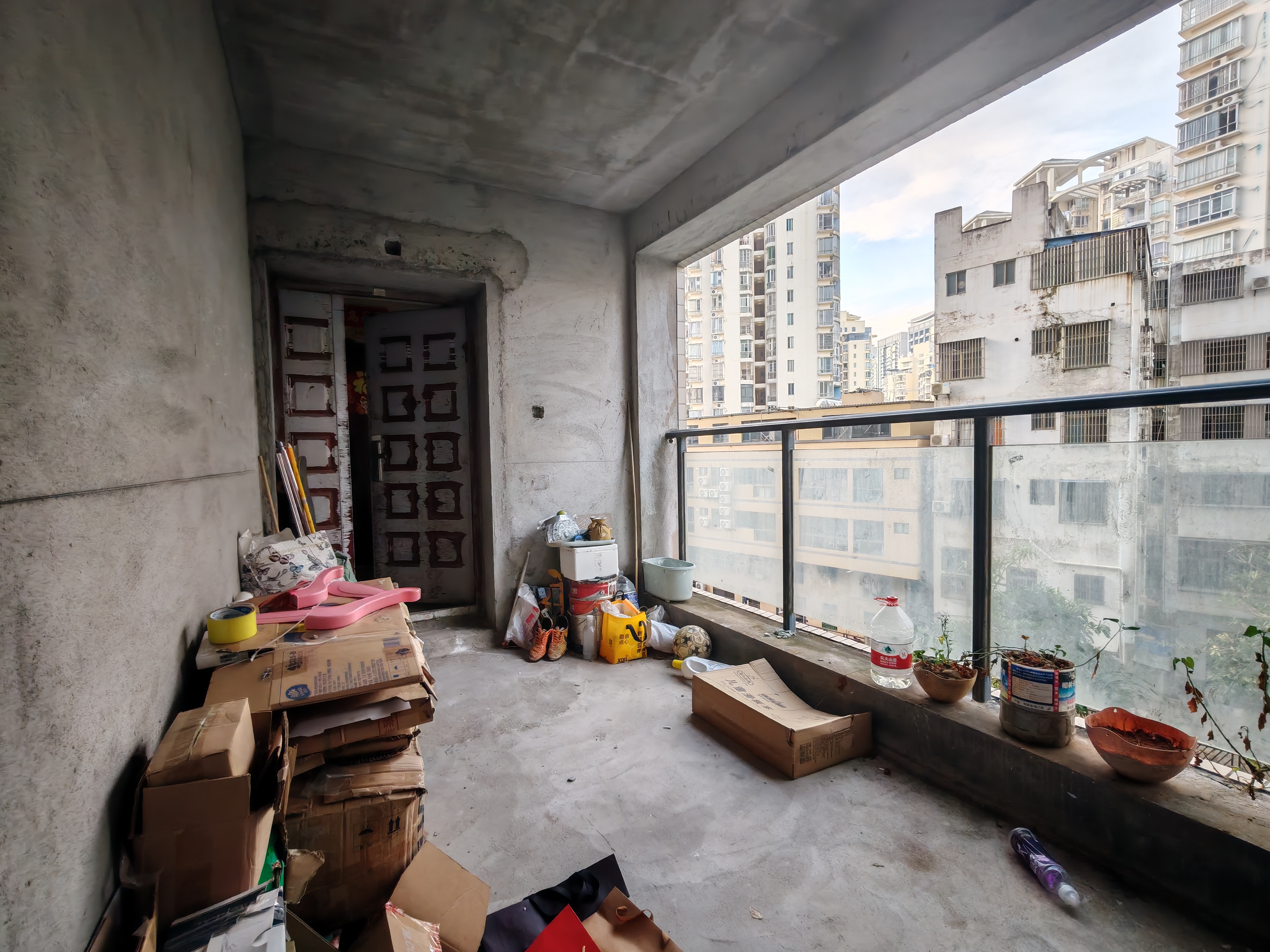 和信广场 3室2厅2卫 294.0万 和信广场 3室2厅2卫 294.0万客厅