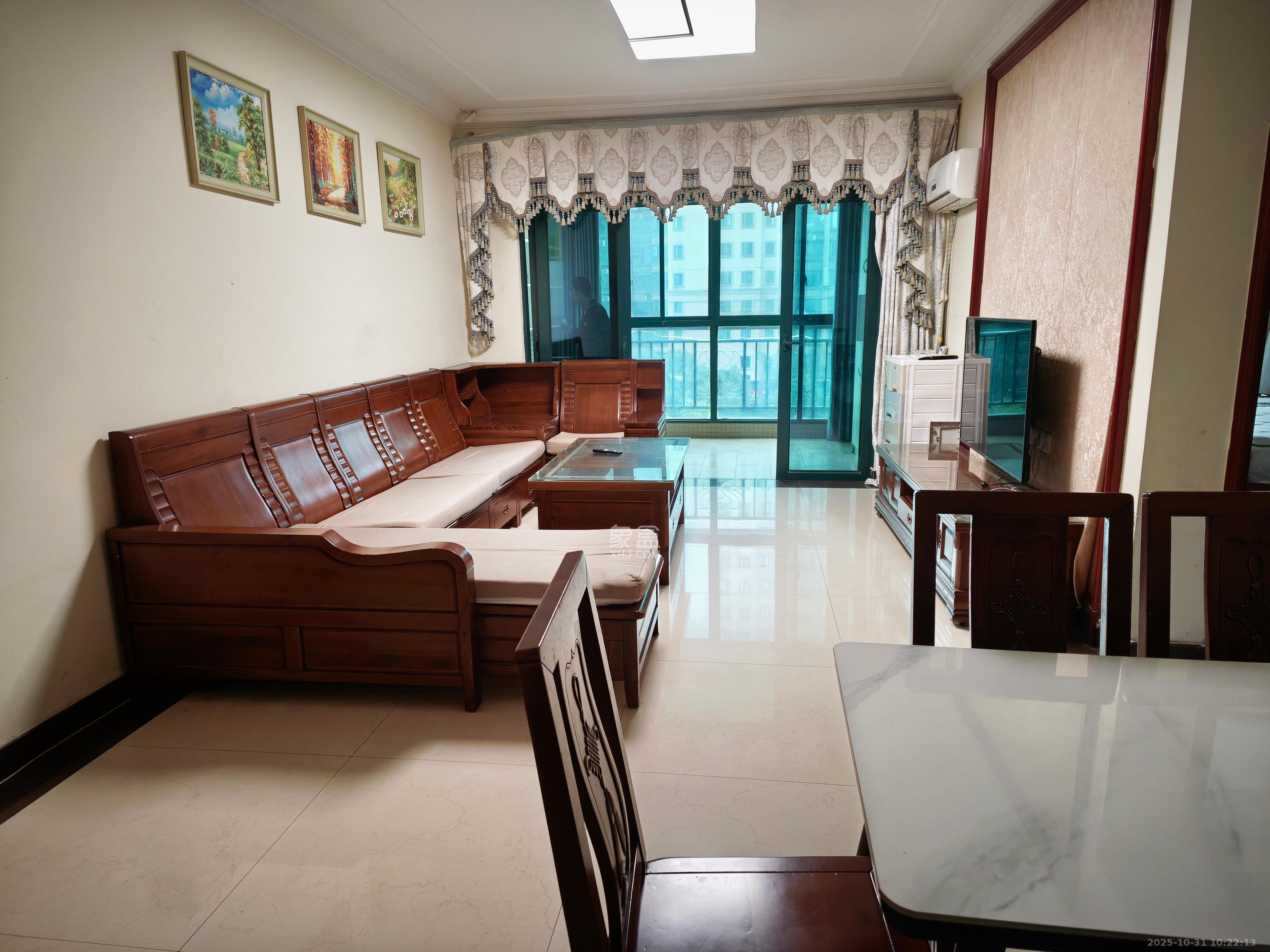 恒大华府  2室2厅1卫    2300.0元/月 恒大华府  2室2厅1卫    2300.0元/月室内图