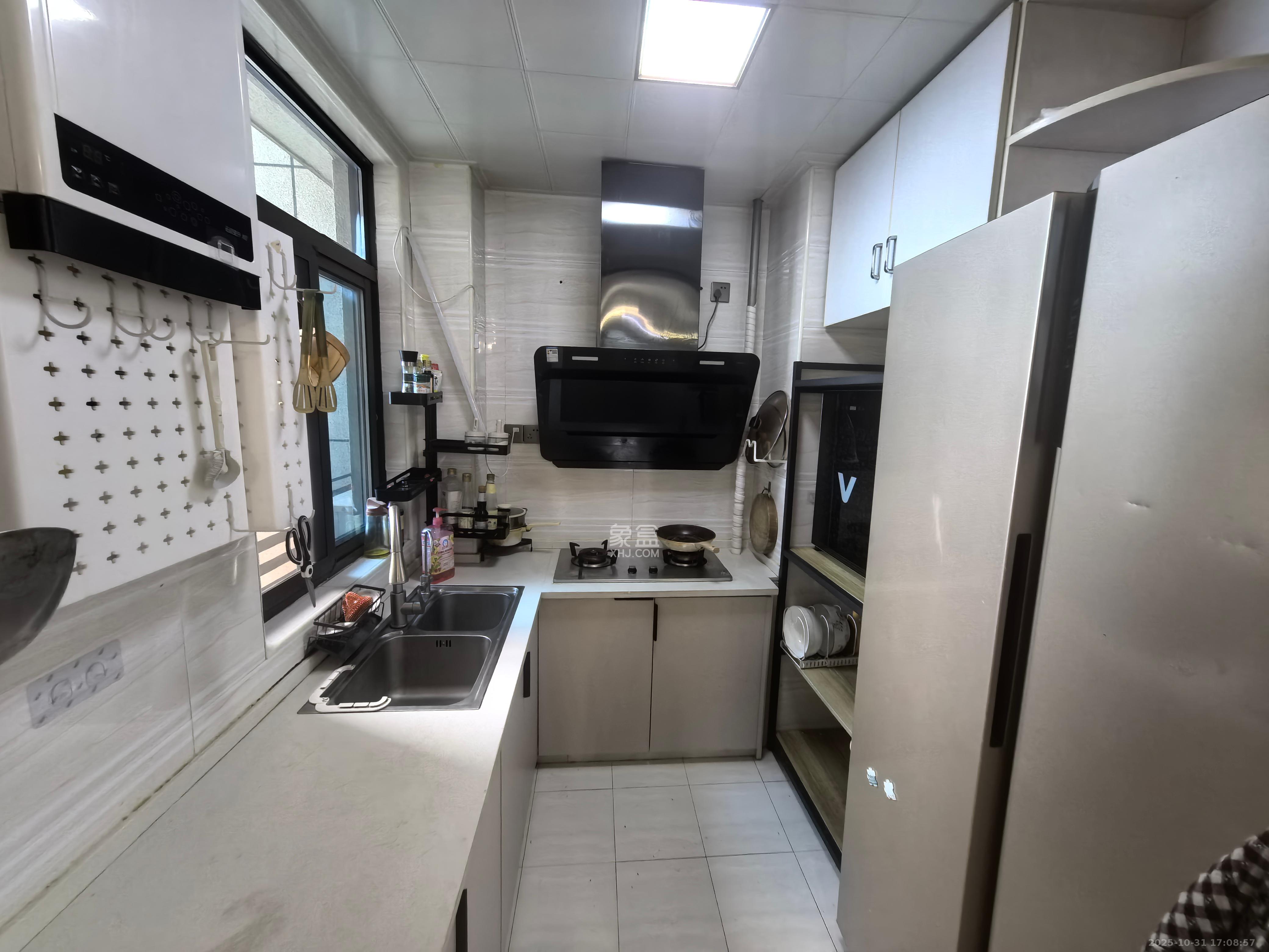 天下一家  3室2厅1卫    2900.0元/月室内图