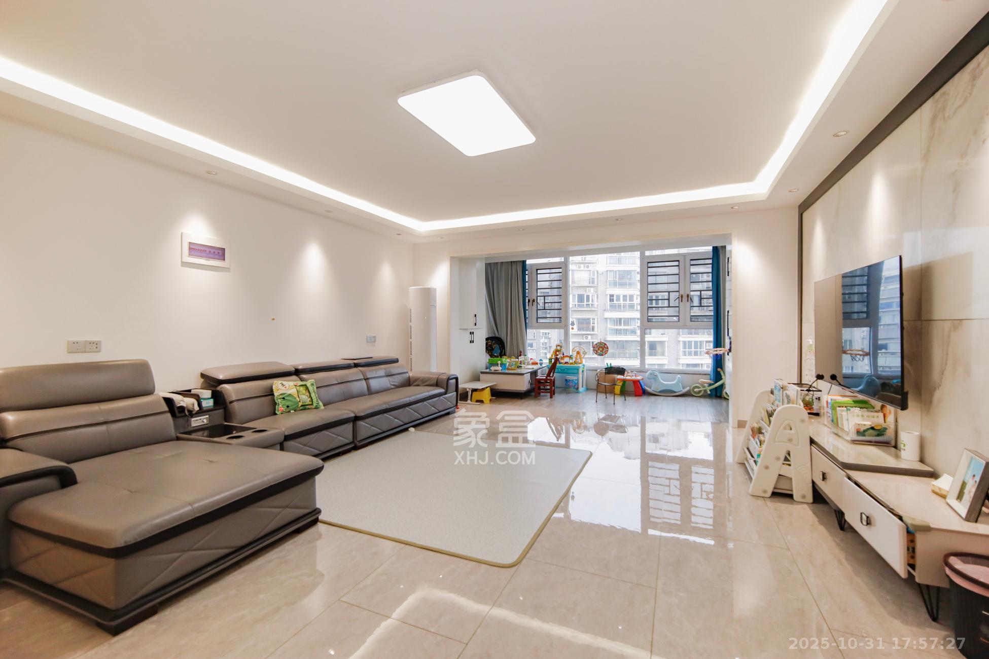 中建桂苑  3室2厅1卫    108.0万客厅