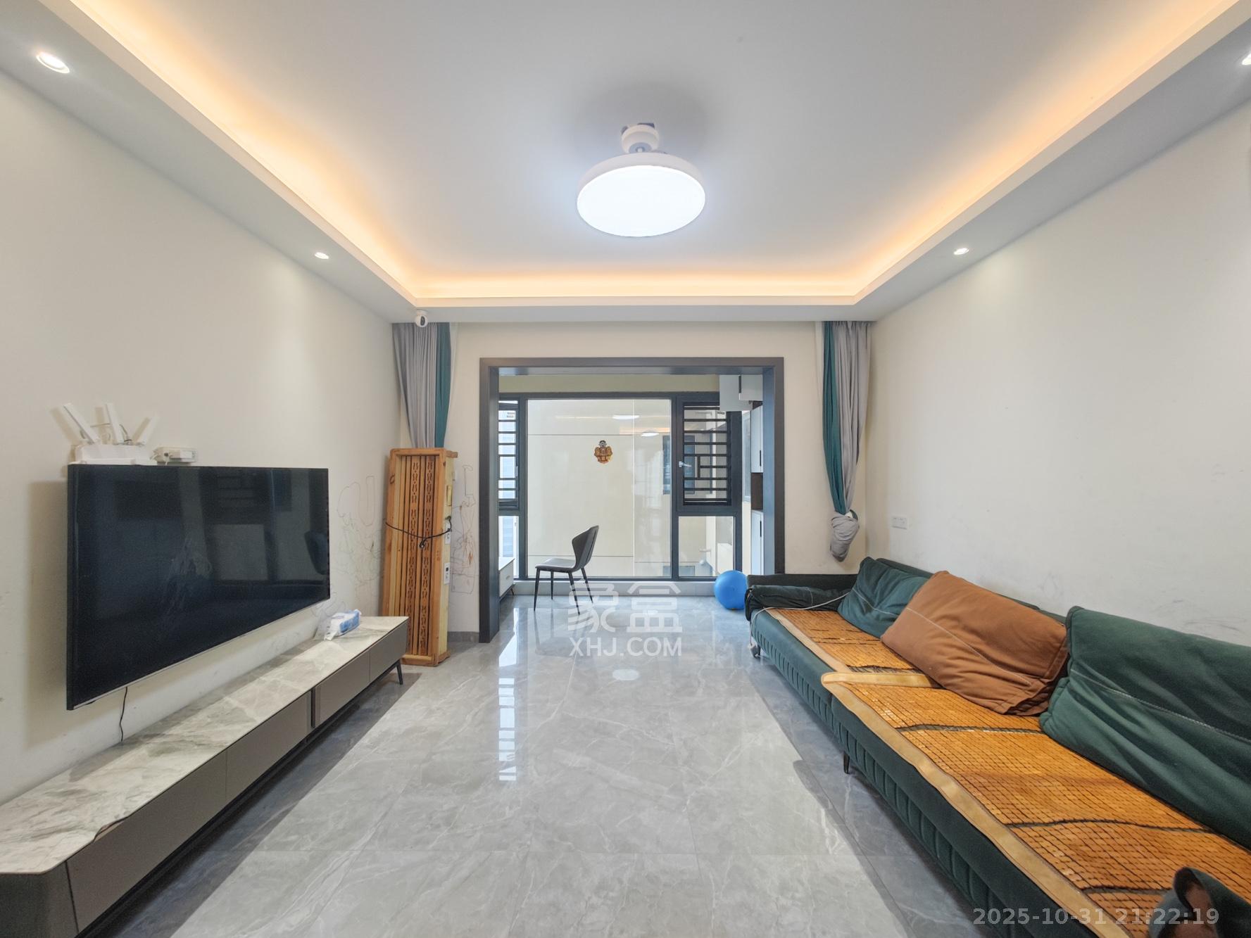 中建璟和城 4室2厅2卫 115.0万 中建璟和城 4室2厅2卫 115.0万客厅