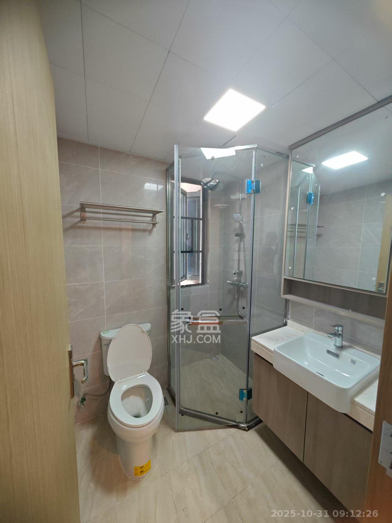 清控湖山雅居南区  3室2厅2卫    2600.0元/月 清控湖山雅居南区  3室2厅2卫    2600.0元/月室内图