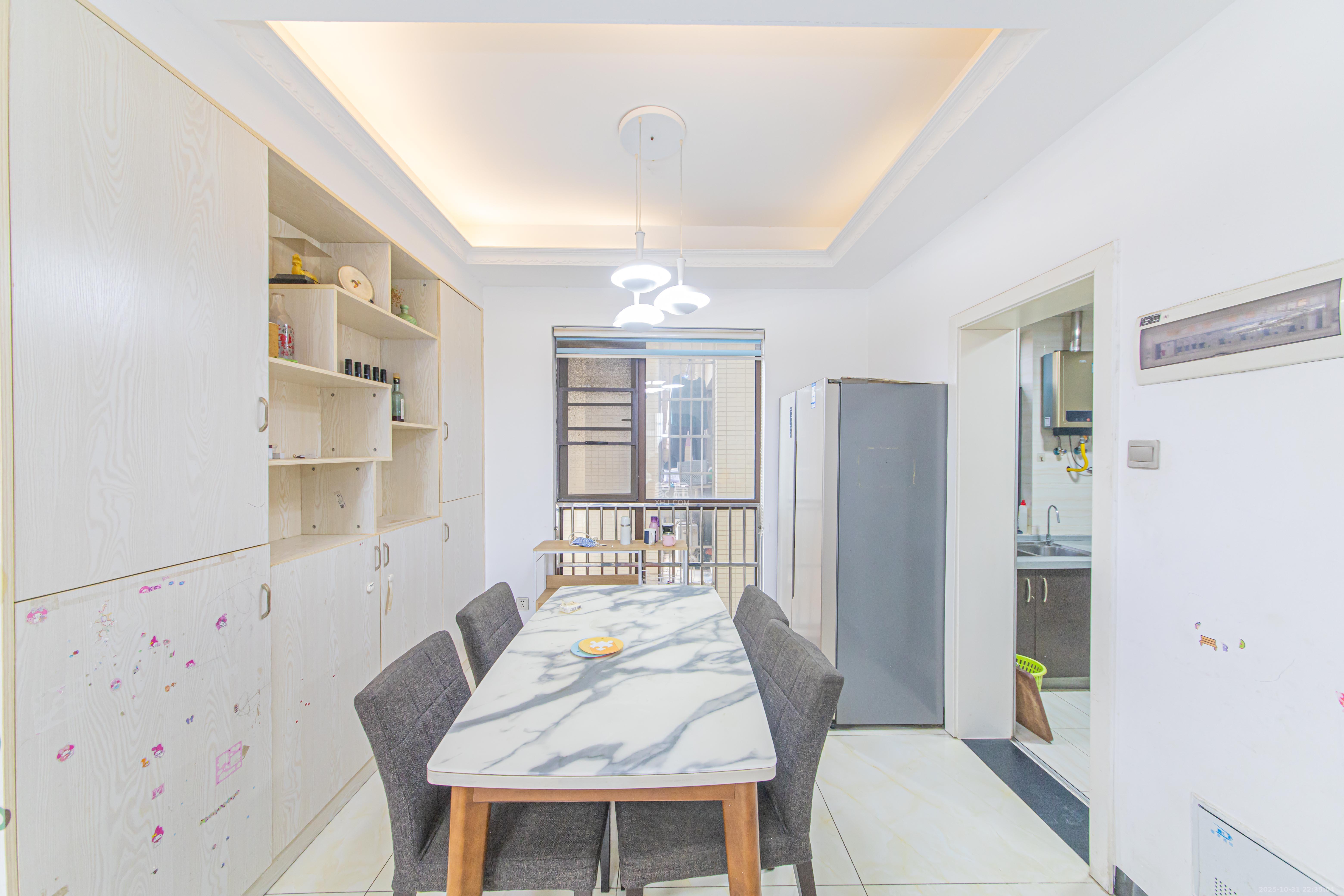 金房奥斯卡 4室2厅1卫 113.0万 金房奥斯卡 4室2厅1卫 113.0万客厅