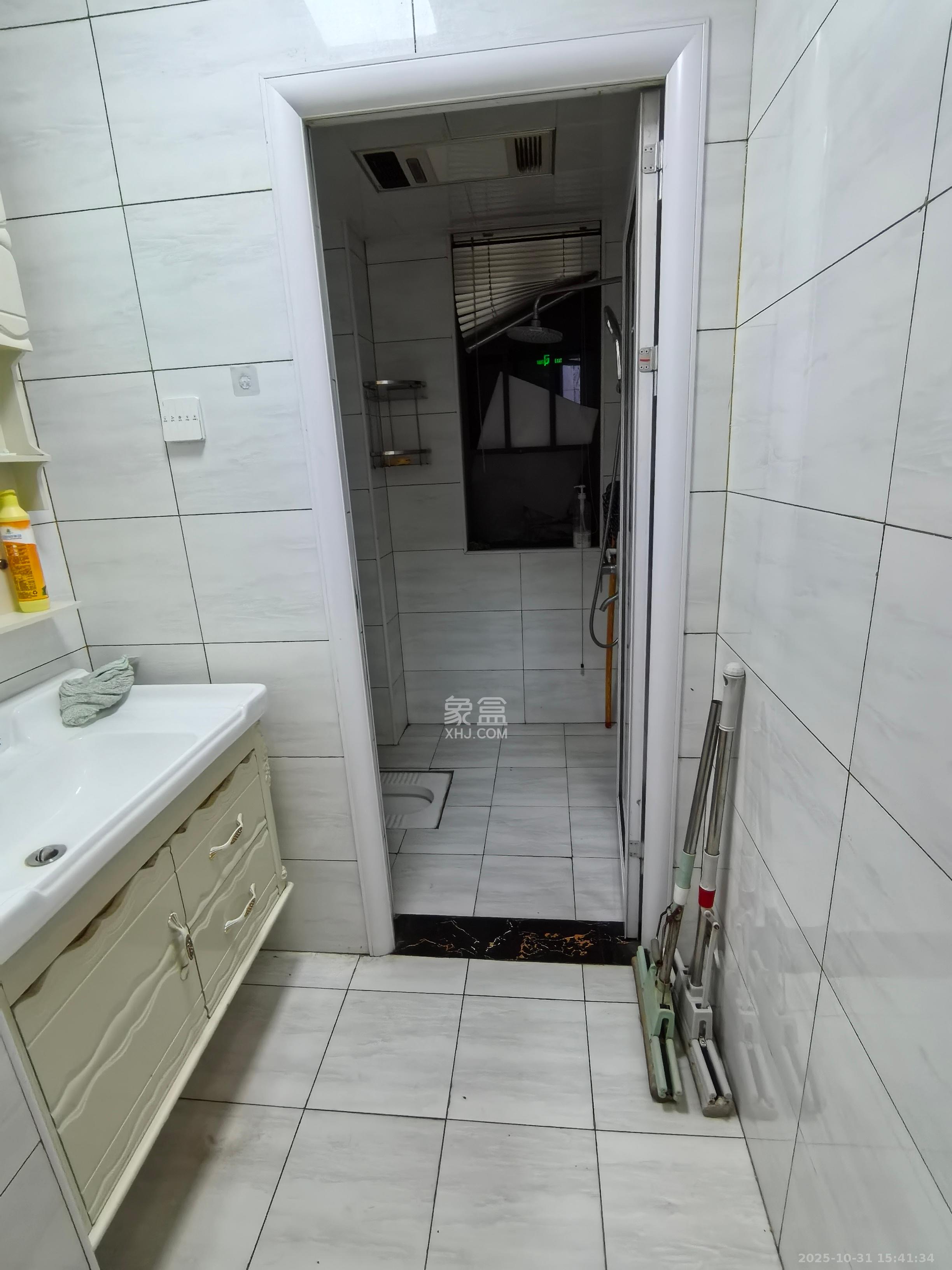 华润置地广场二期 3室3厅1卫 1900.0元/月 华润置地广场二期 3室3厅1卫 1900.0元/月室内图