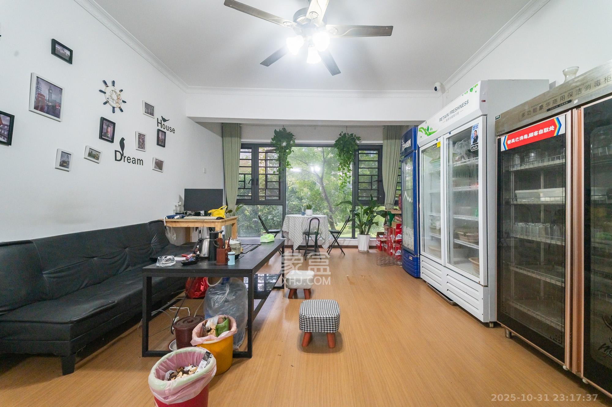 中建悦和城  4室2厅2卫    125.0万客厅