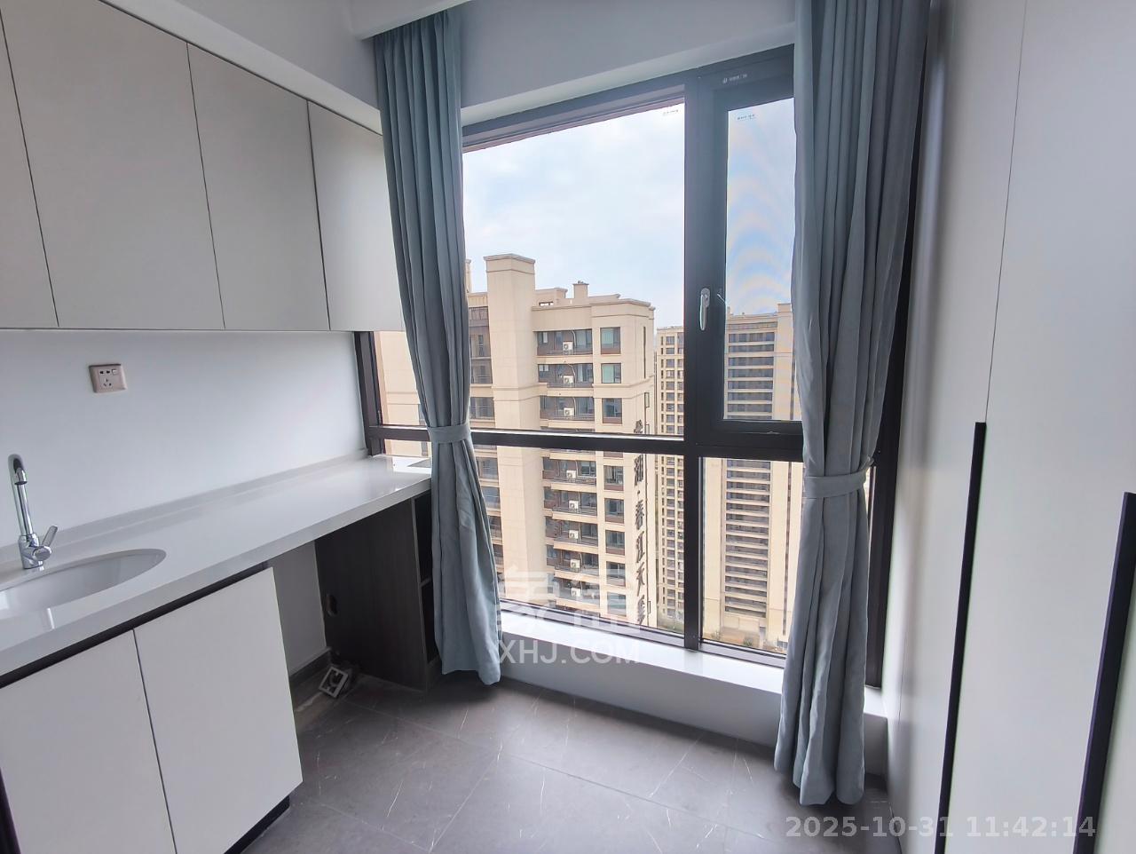 龙湖春江天玺  3室2厅2卫    4500.0元/月室内图