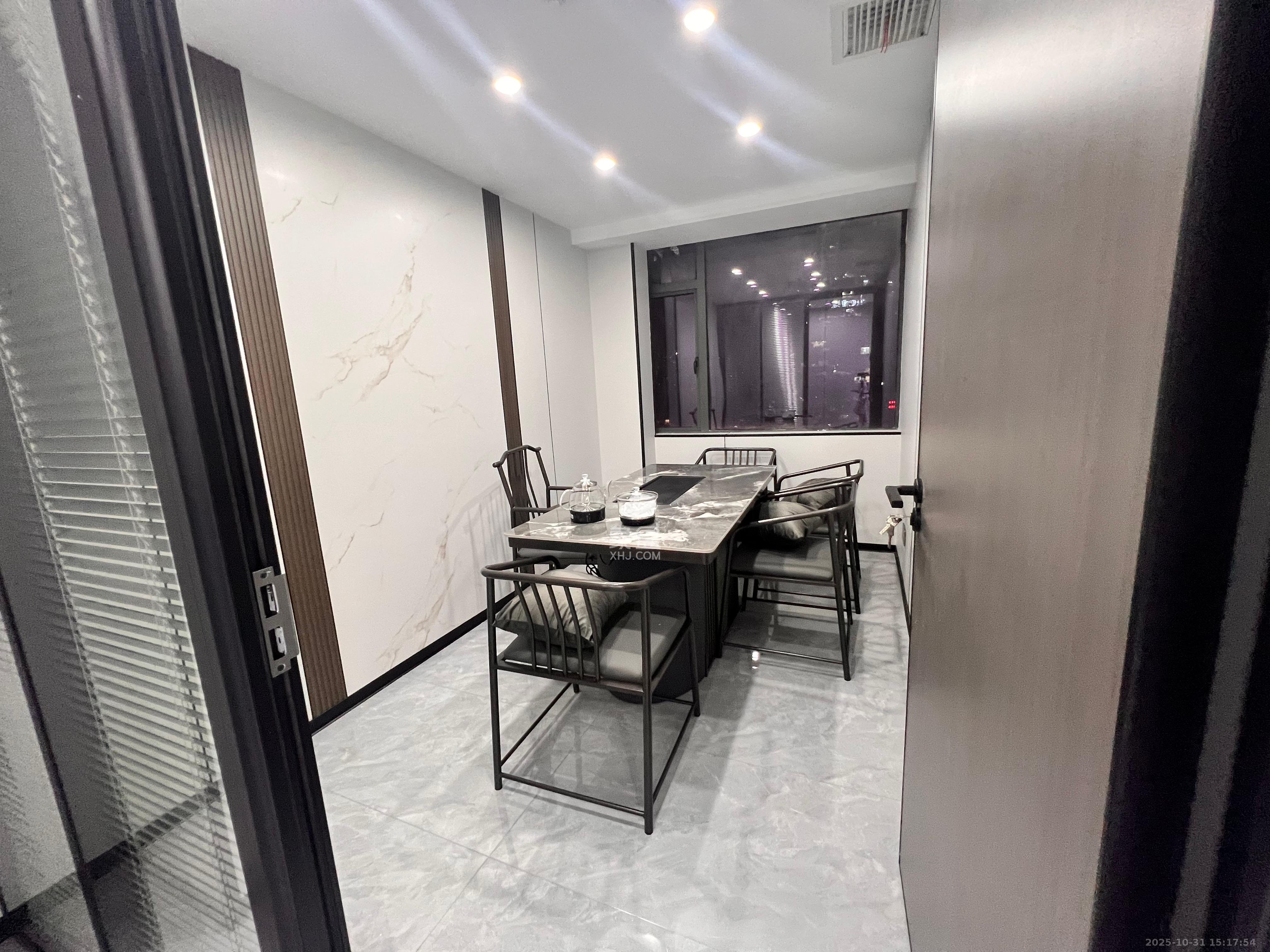 长房中庭国际（东郡华蓉广场）  1室1厅1卫    3500.0元/月室内图