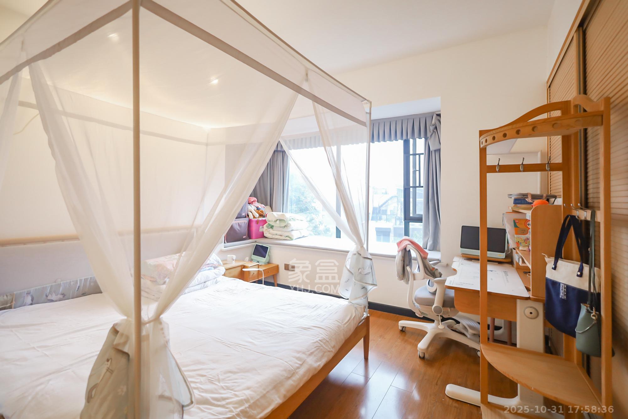 西山汇景一、二期  4室2厅2卫    248.0万卧室