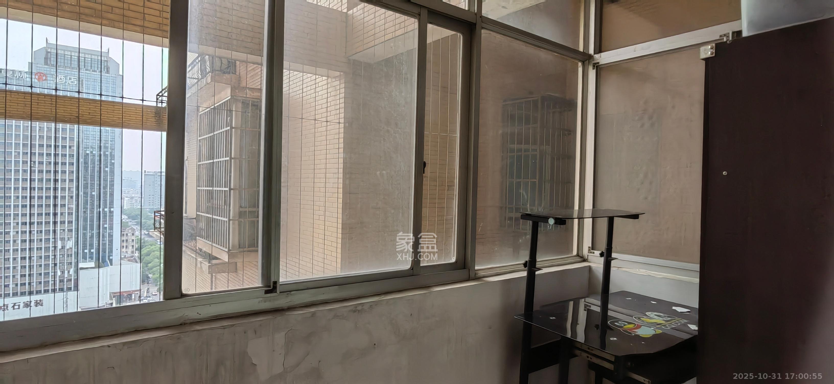 雄踞都市东家  2室2厅1卫    2100.0元/月室内图