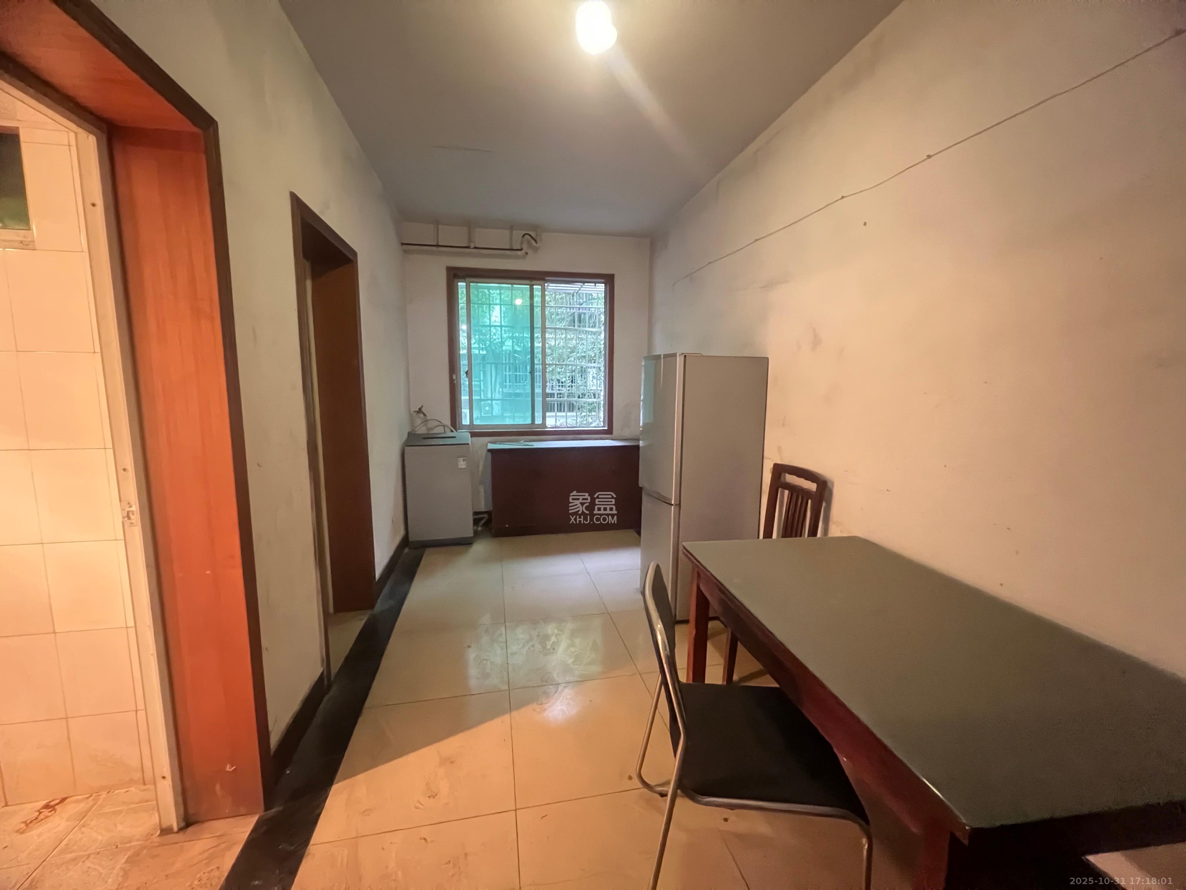 中南汽车世界  2室2厅1卫    1200.0元/月室内图