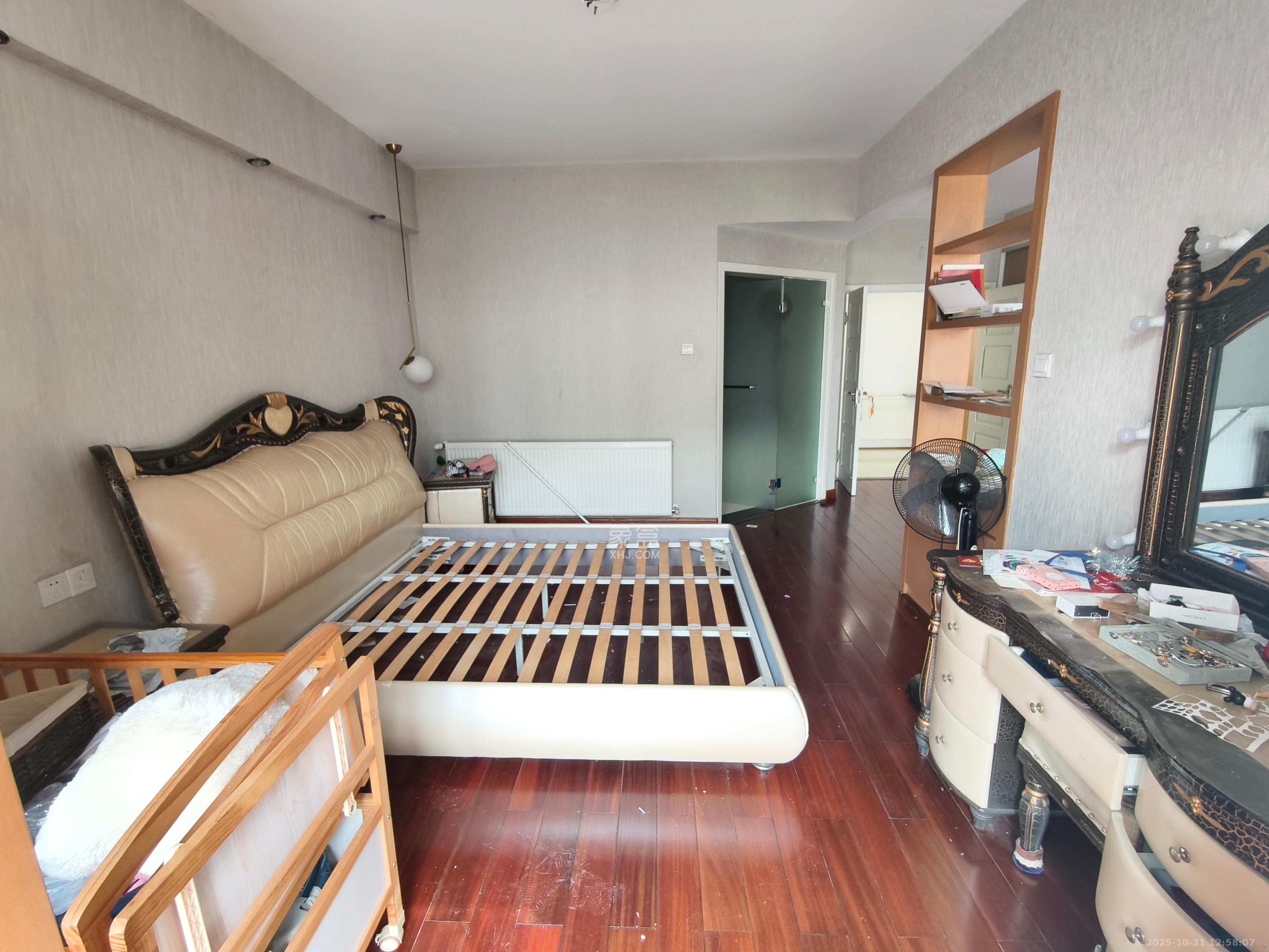 阳光100二期  5室2厅2卫    5500.0元/月室内图