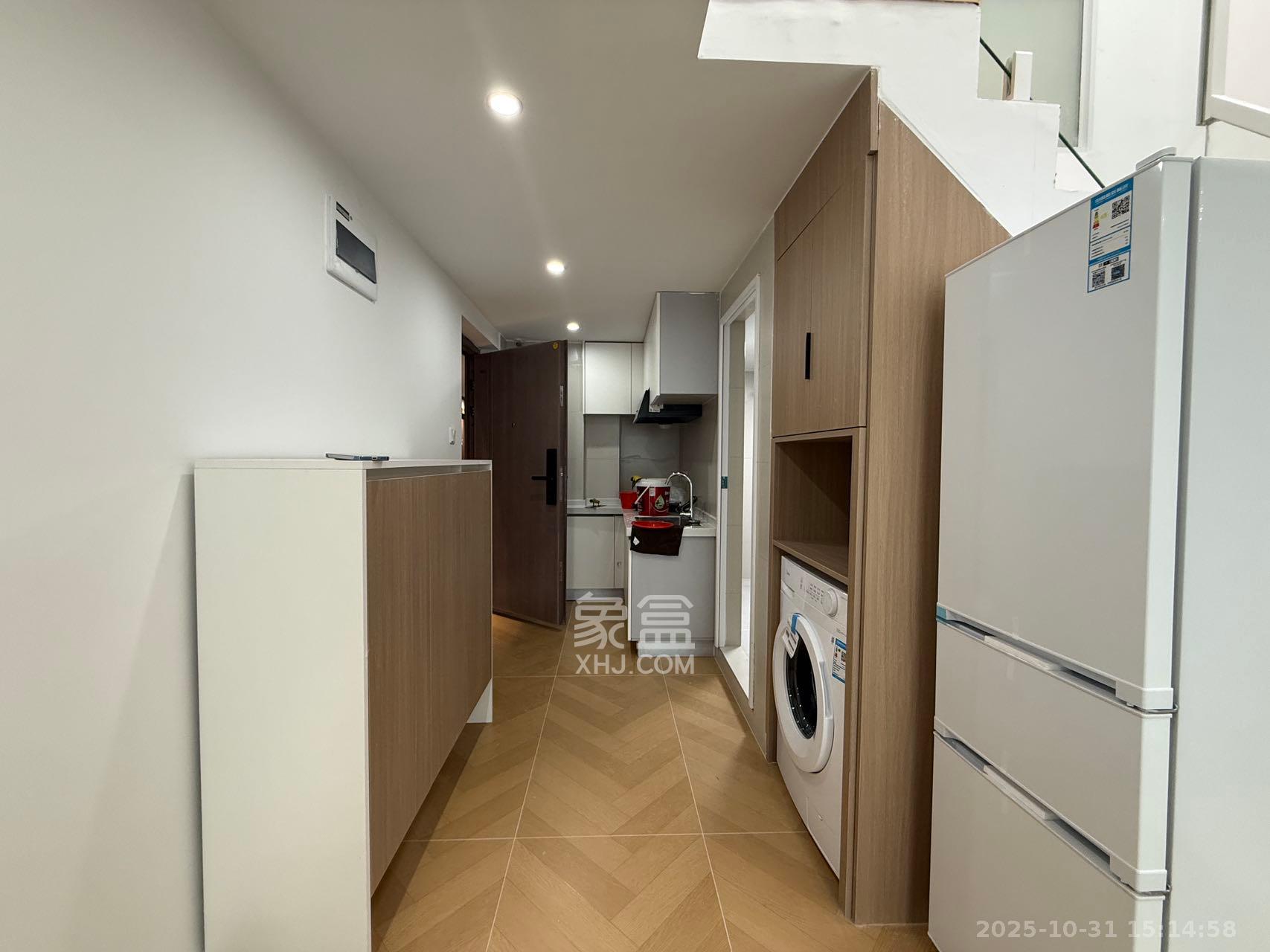 卓越中寰 2室1厅1卫 2500.0元/月 卓越中寰 2室1厅1卫 2500.0元/月室内图