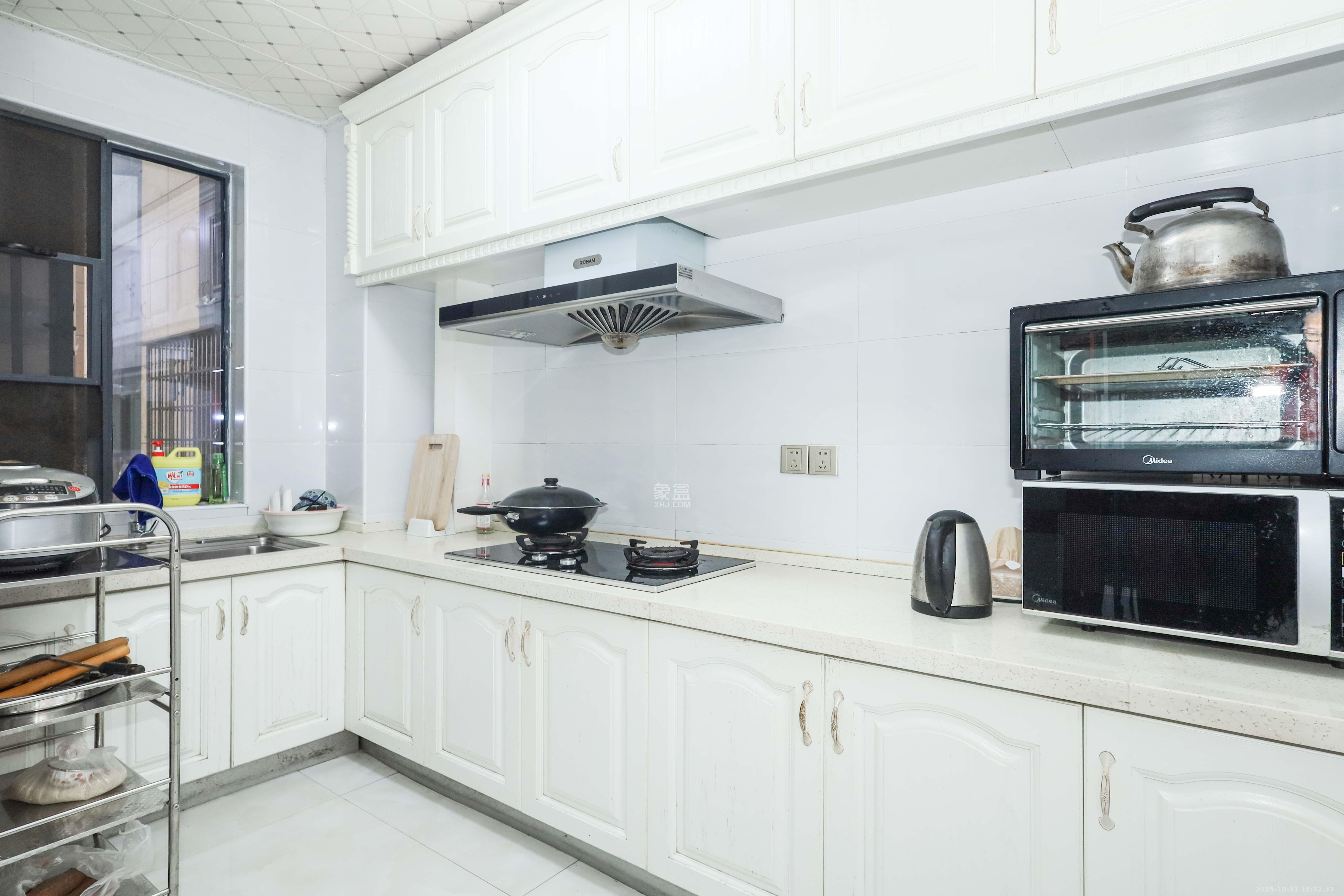 润芳园  4室2厅2卫    120.0万厨房