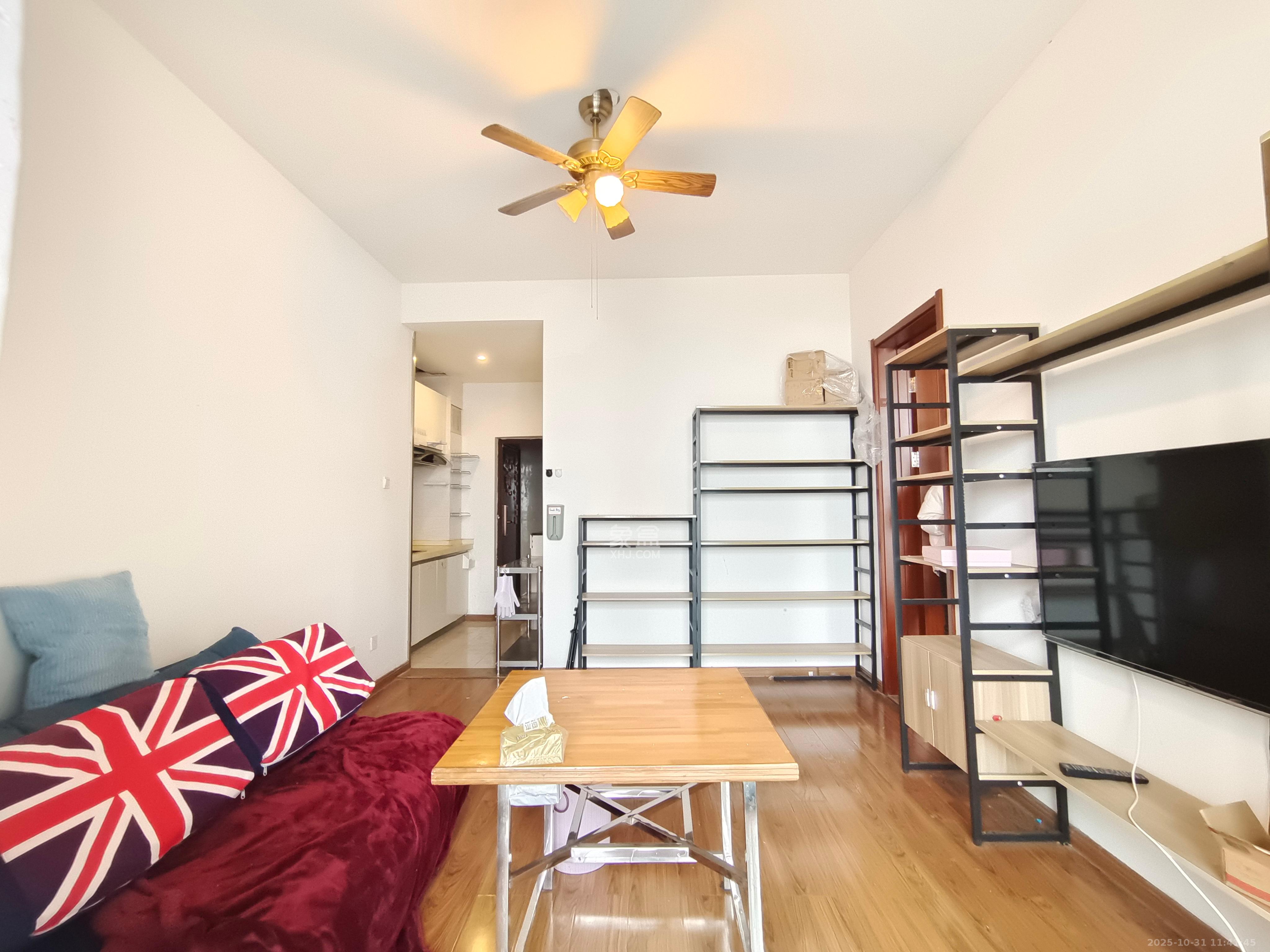 阳光100三期  1室1厅1卫    1800.0元/月