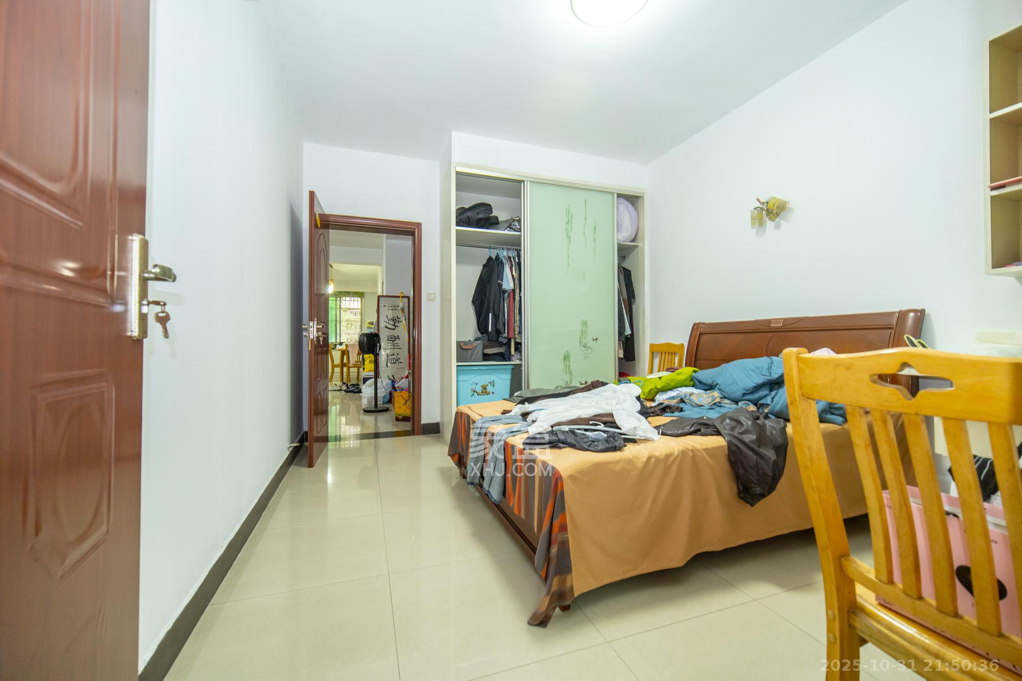 中南汽车世界  2室2厅1卫    35.0万卧室