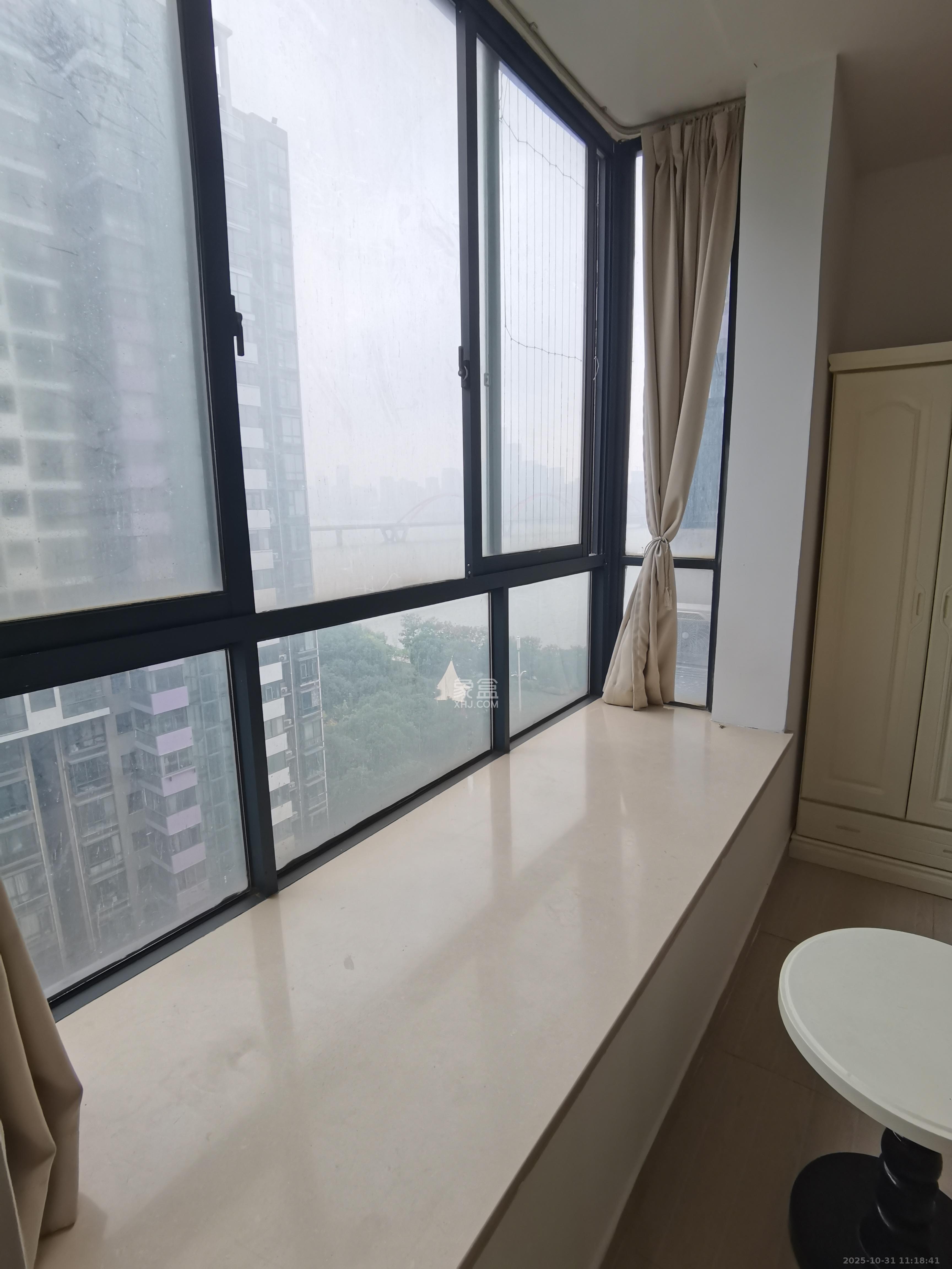 湘江世纪城揽江苑  3室2厅2卫    3000.0元/月室内图