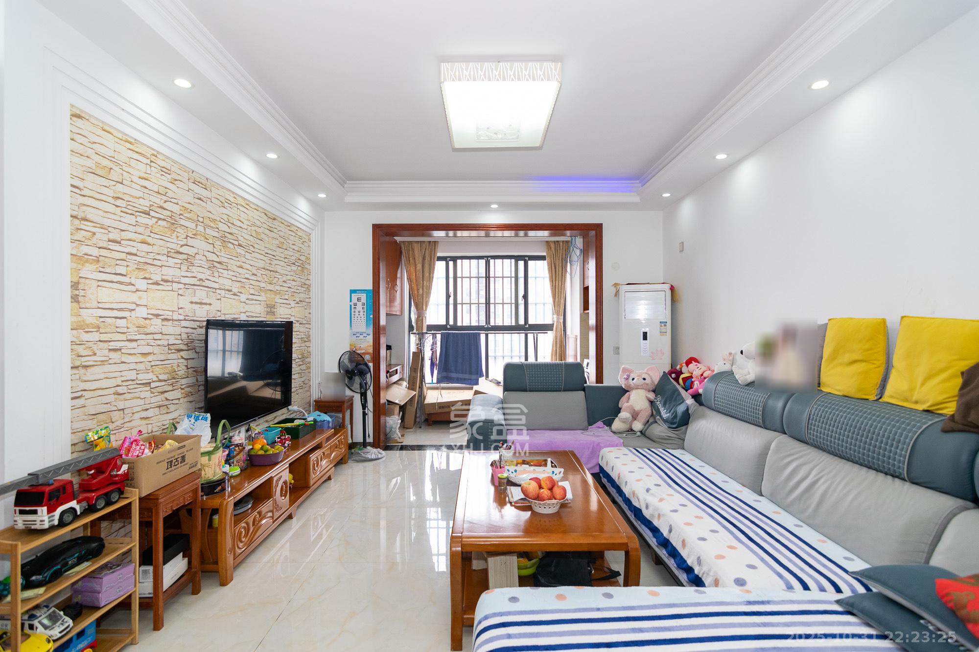 澳海澜庭 2室2厅1卫 45.0万 澳海澜庭 2室2厅1卫 45.0万客厅