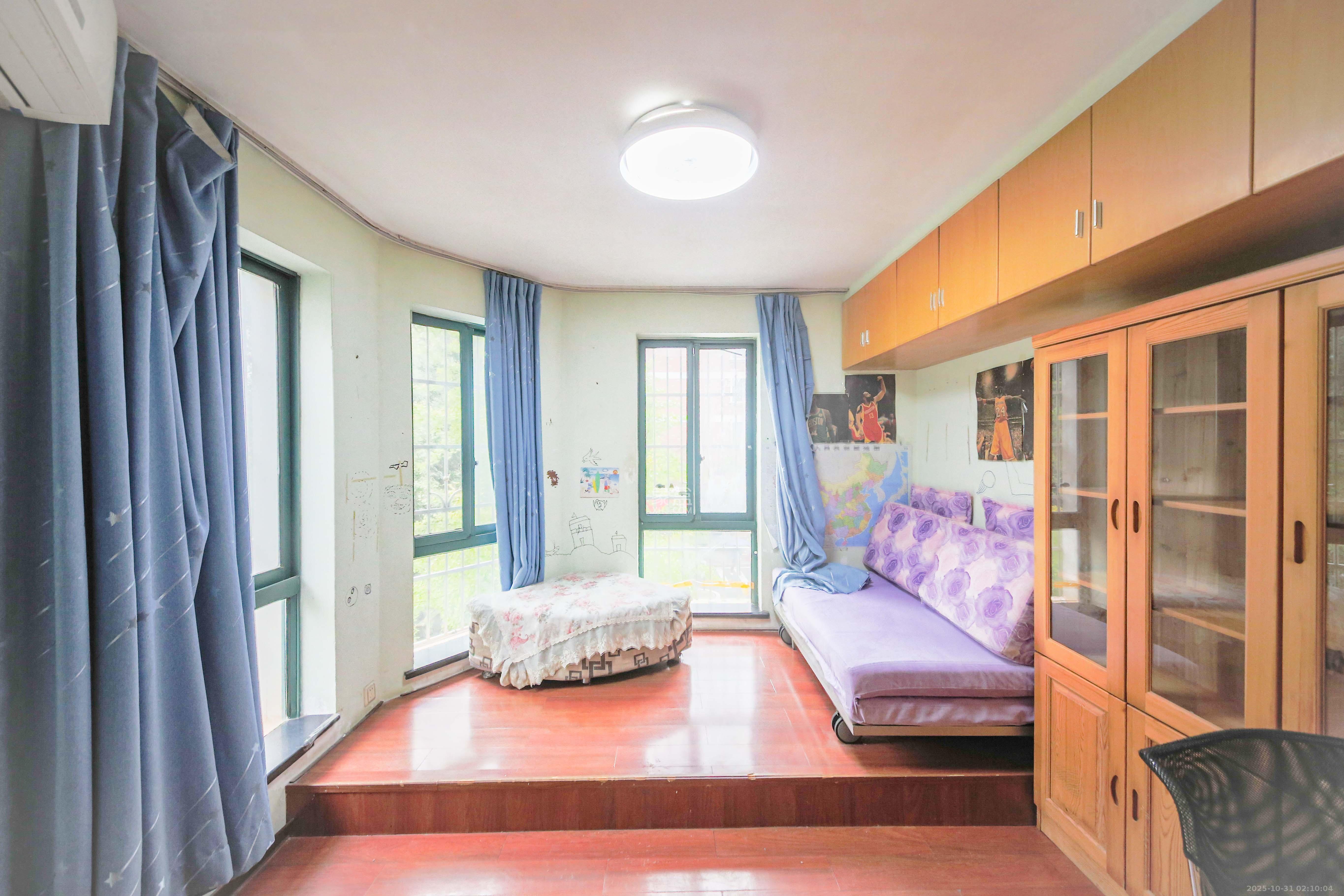 盛世康城 3室2厅1卫 76.0万 盛世康城 3室2厅1卫 76.0万卧室