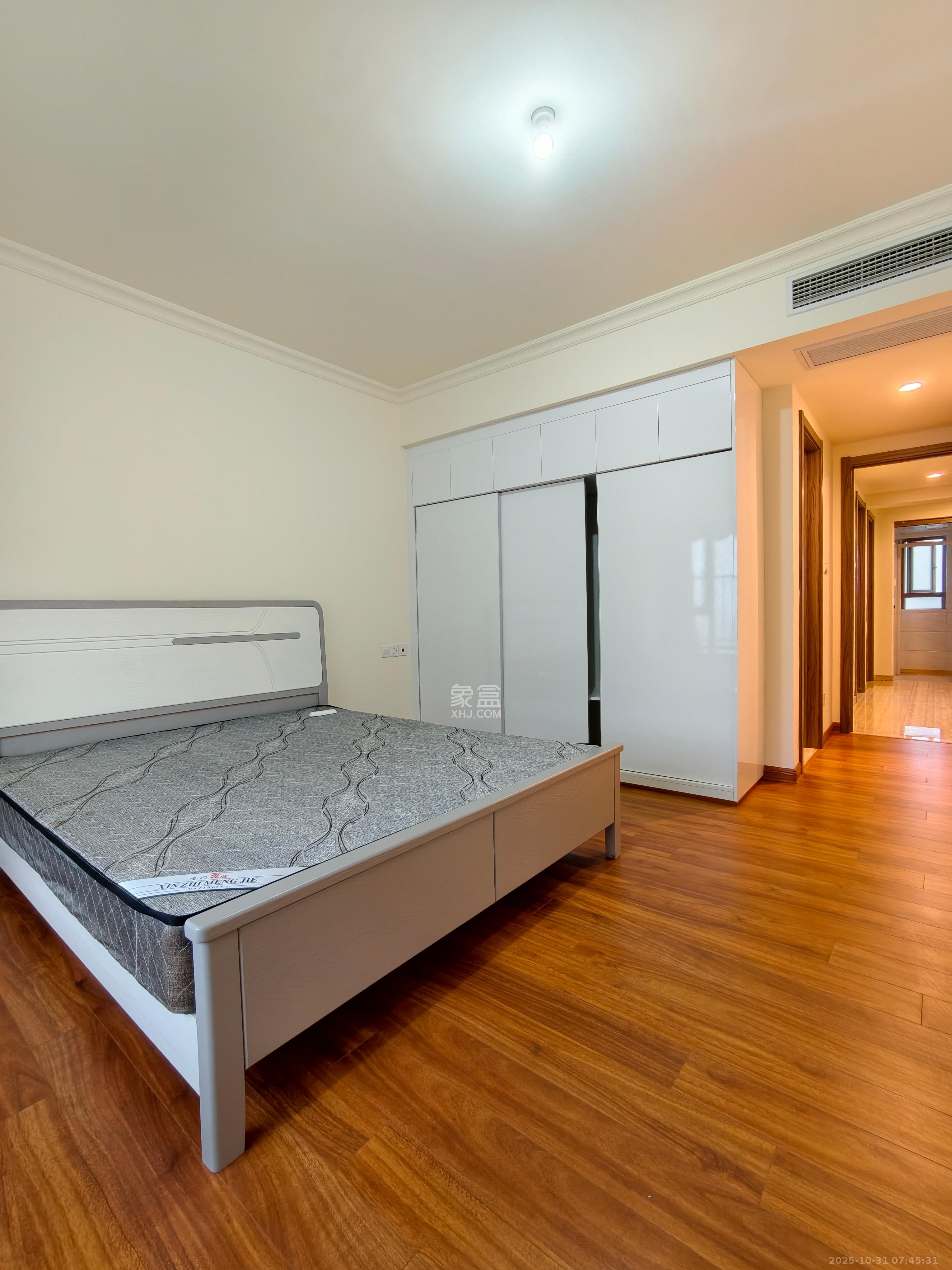 碧桂园翘楚棠  4室2厅2卫    2500.0元/月室内图