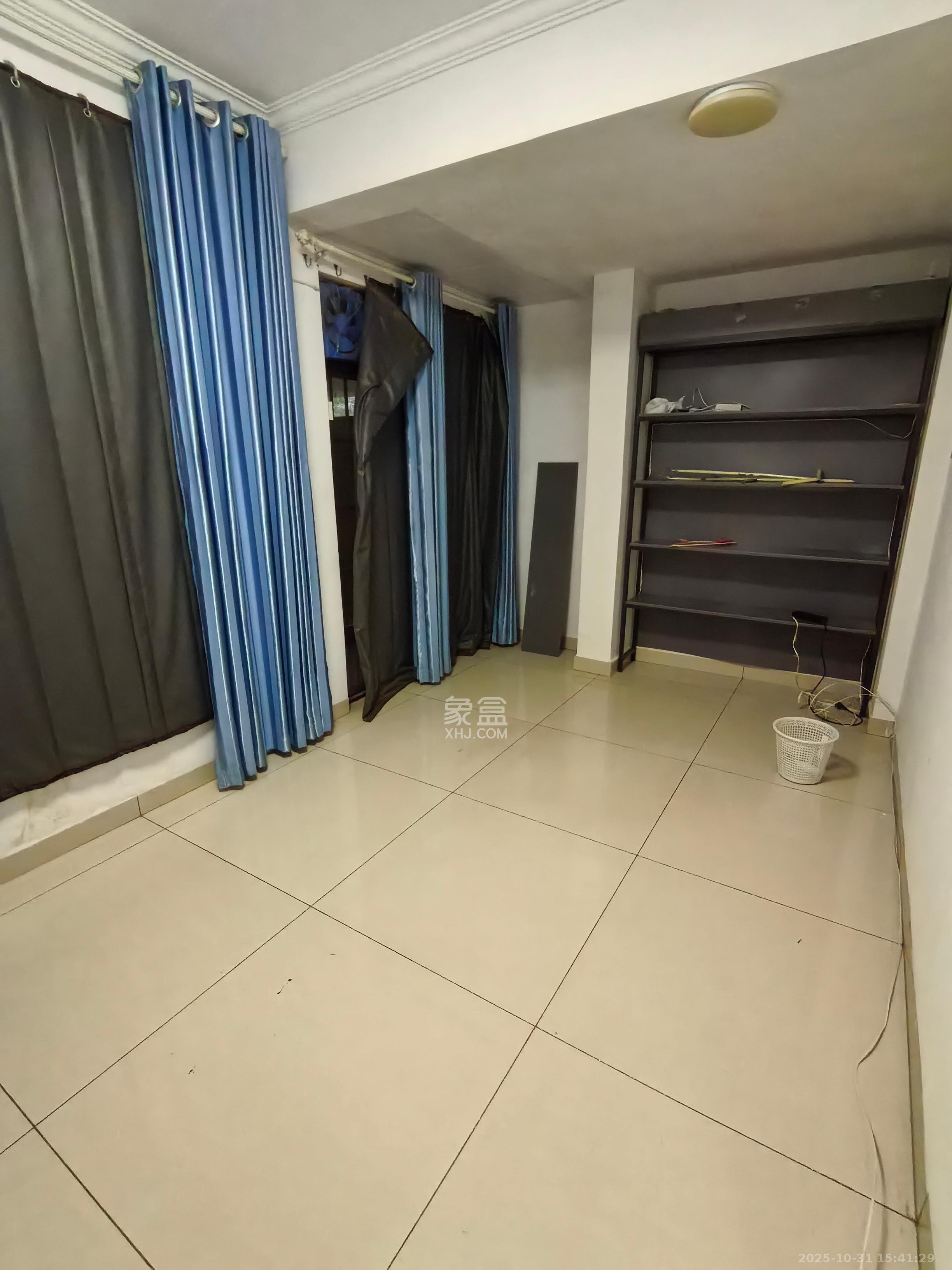 华润置地广场二期  3室3厅1卫    1900.0元/月室内图