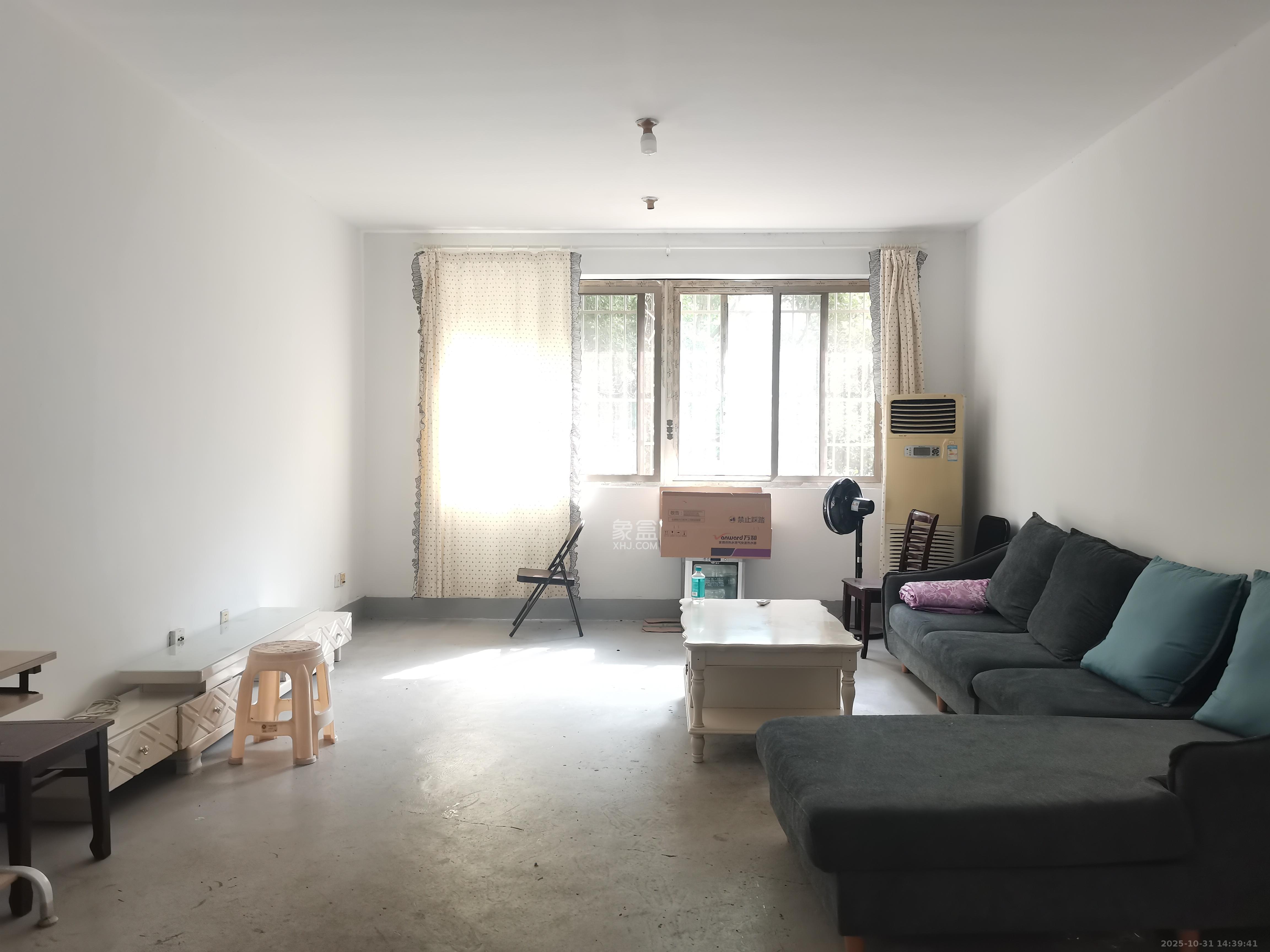 长重机械厂宿舍  1室2厅1卫    1500.0元/月 长重机械厂宿舍  1室2厅1卫    1500.0元/月室内图