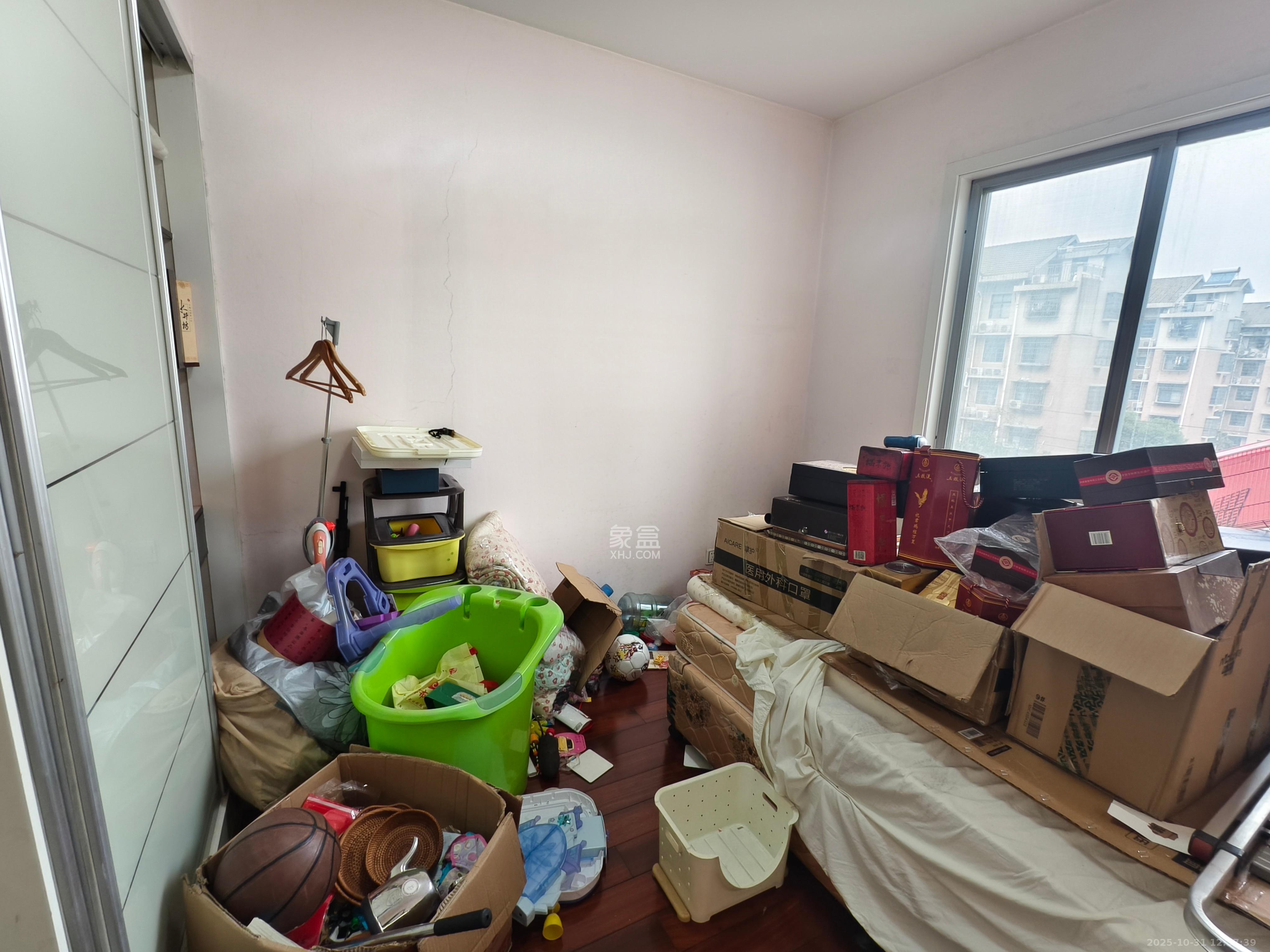 阳光100二期  5室2厅2卫    5500.0元/月