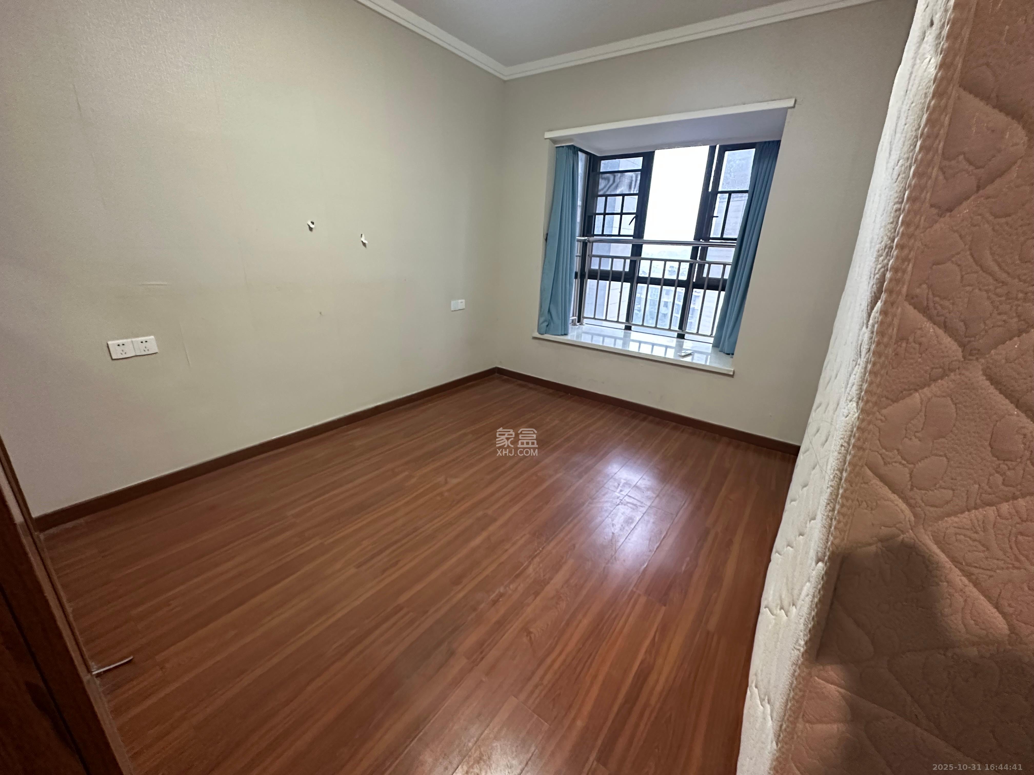 荣泰广场  3室2厅2卫    2500.0元/月室内图