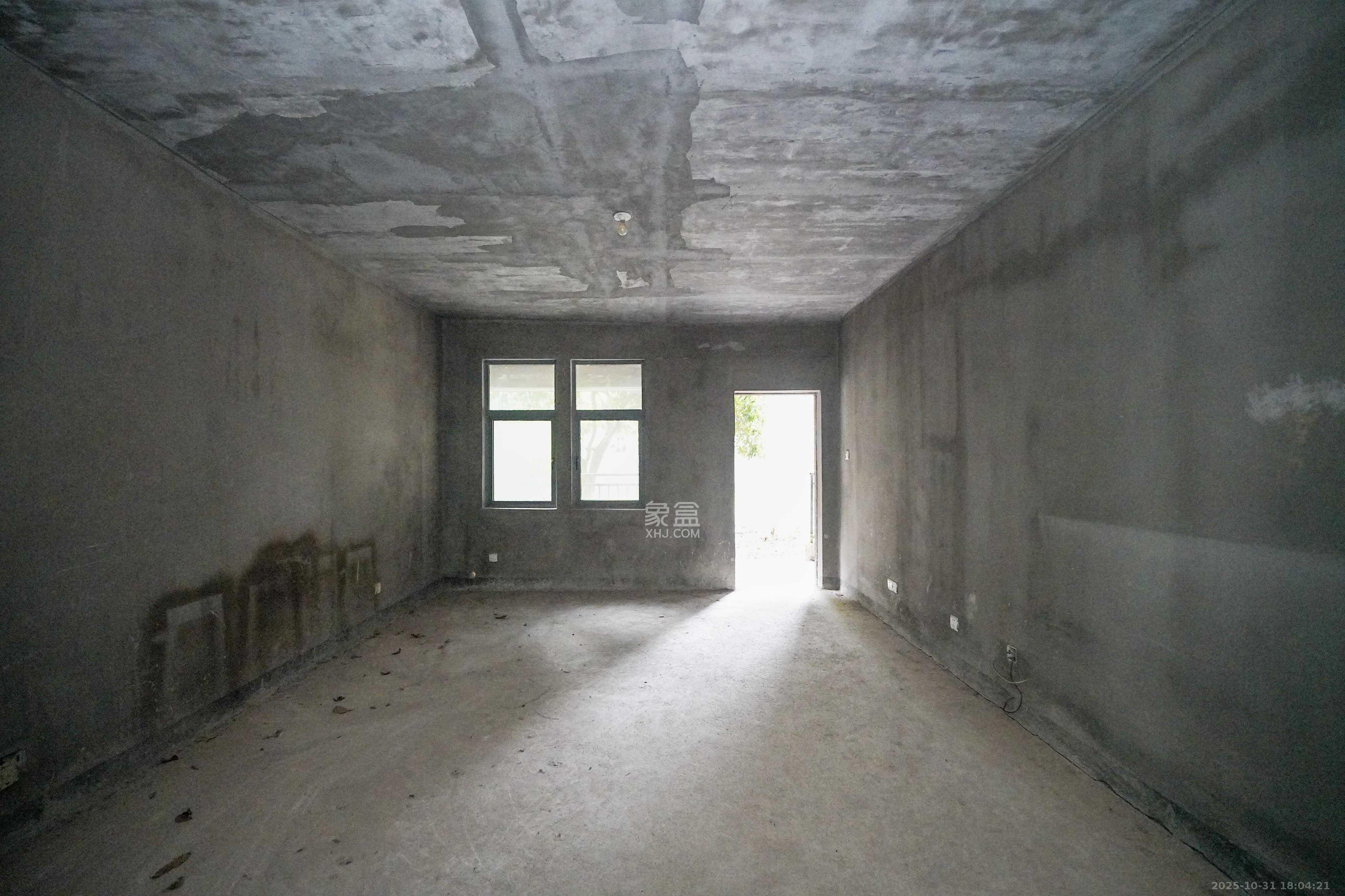 格兰小镇  4室2厅2卫    155.0万