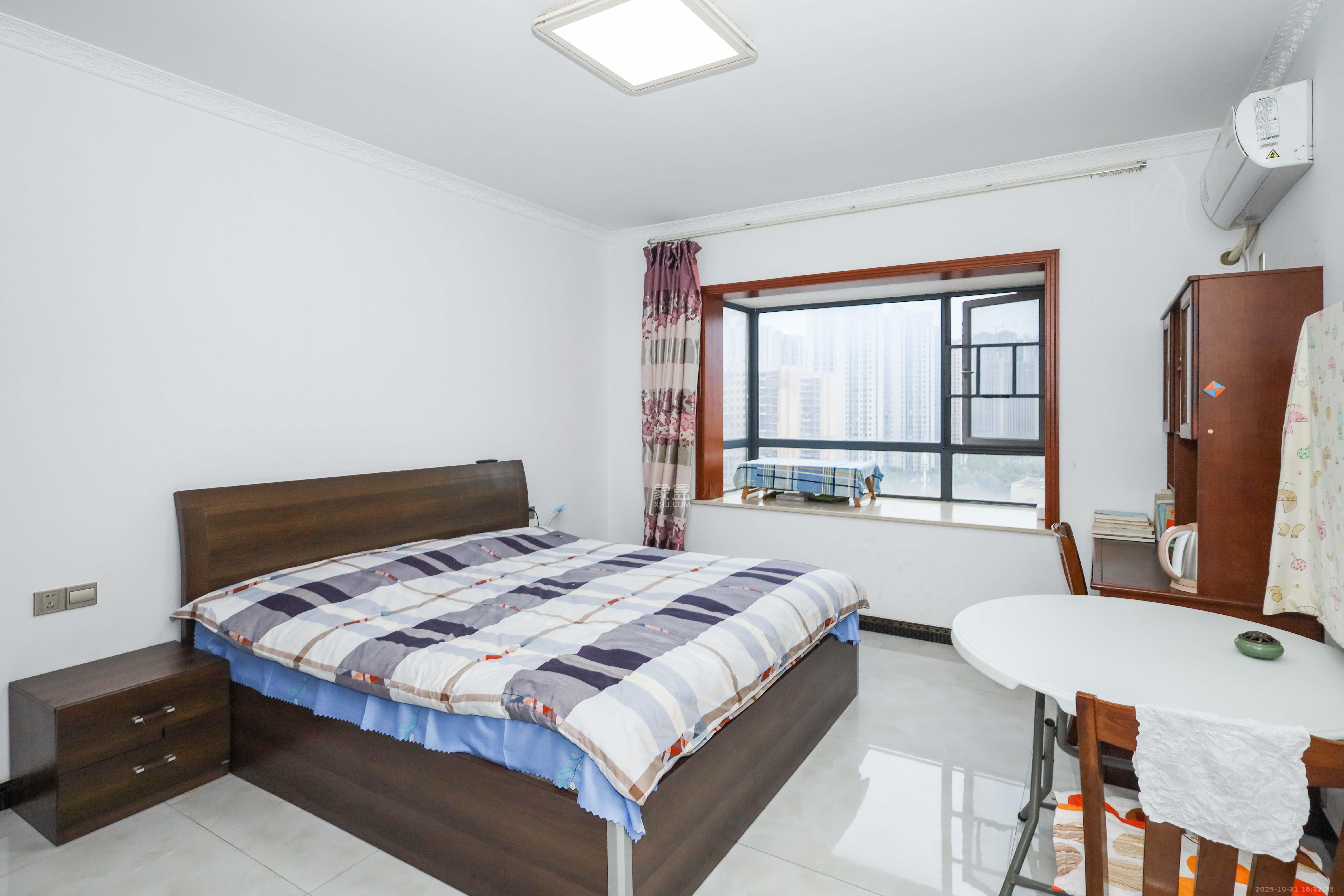 润芳园  4室2厅2卫    120.0万卧室