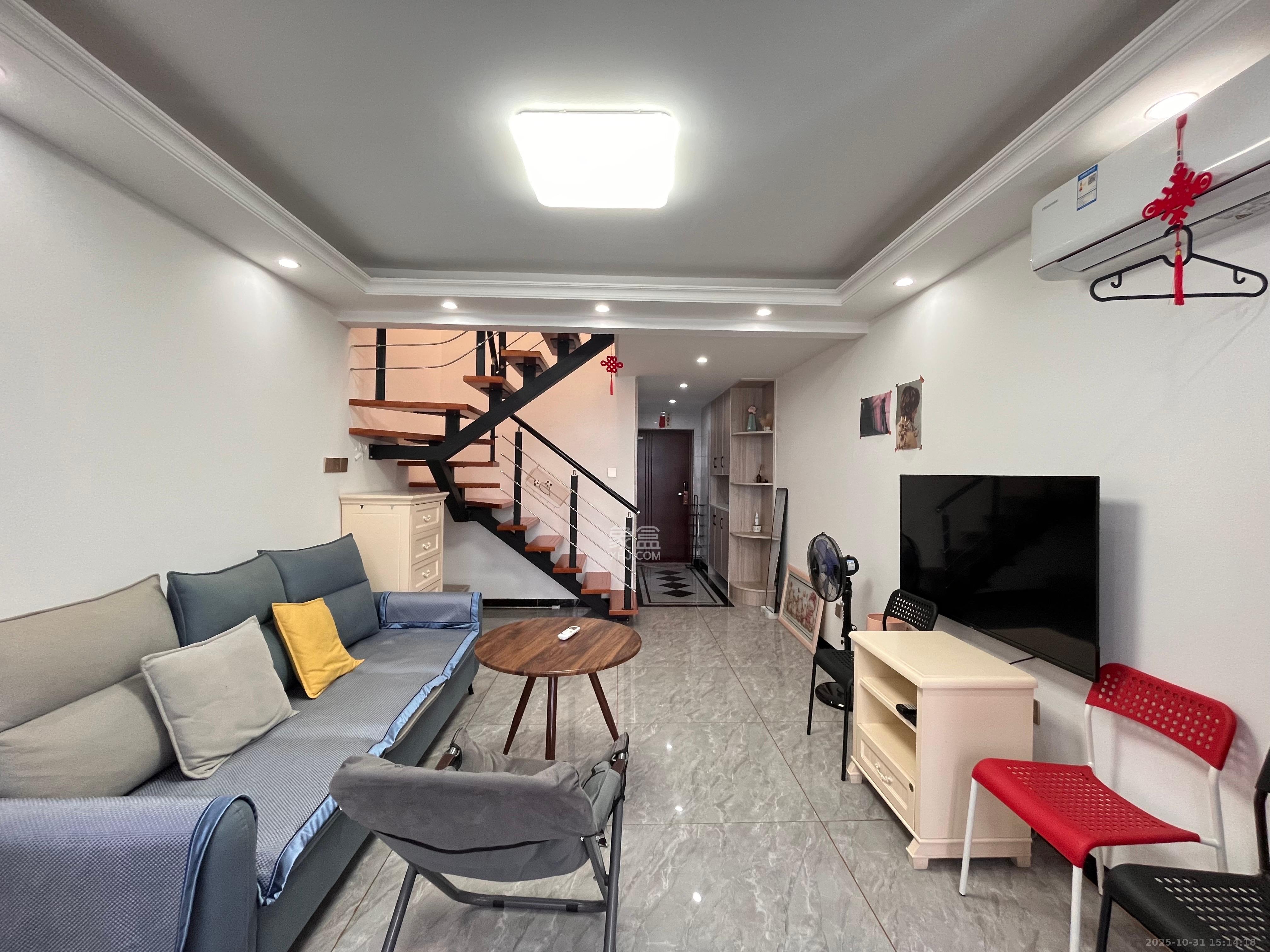 麓江春  2室2厅1卫    2500.0元/月室内图