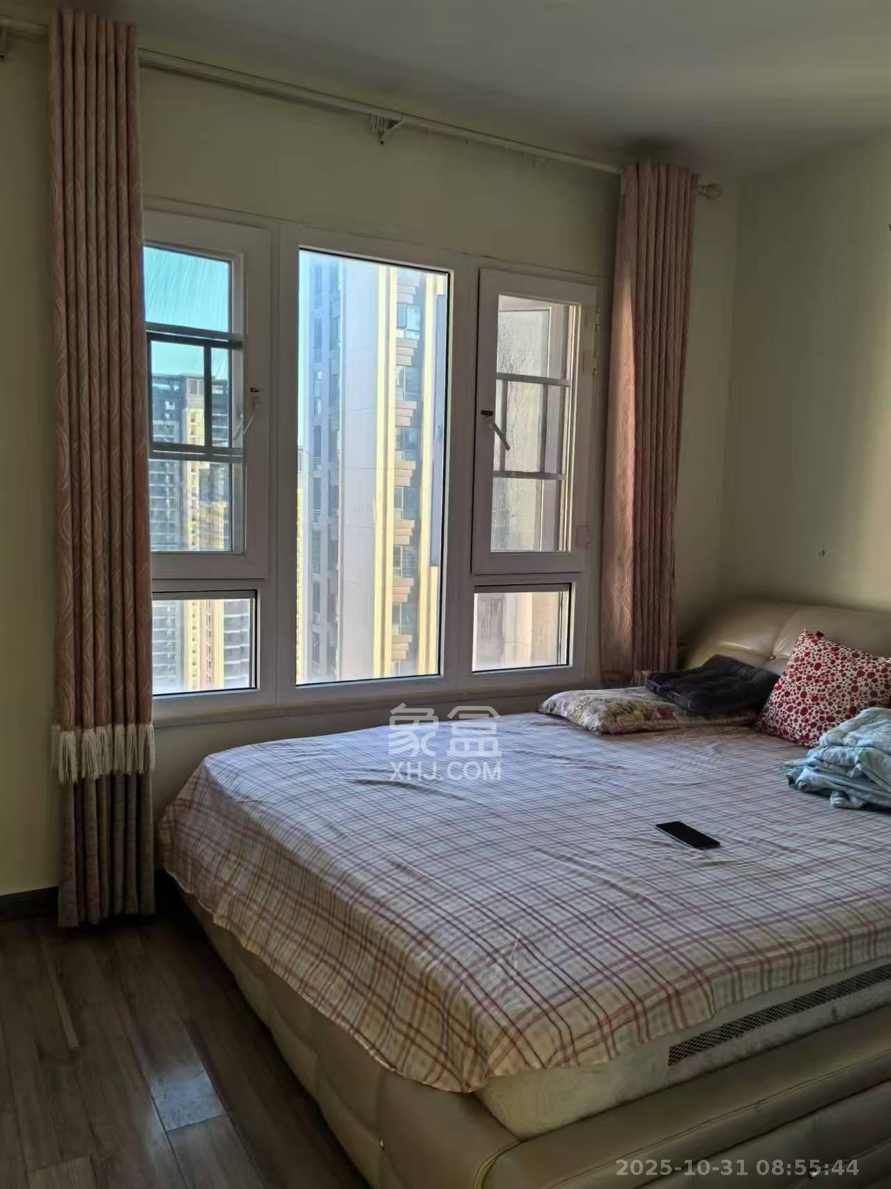 绿地之窗  3室2厅2卫    2800.0元/月室内图