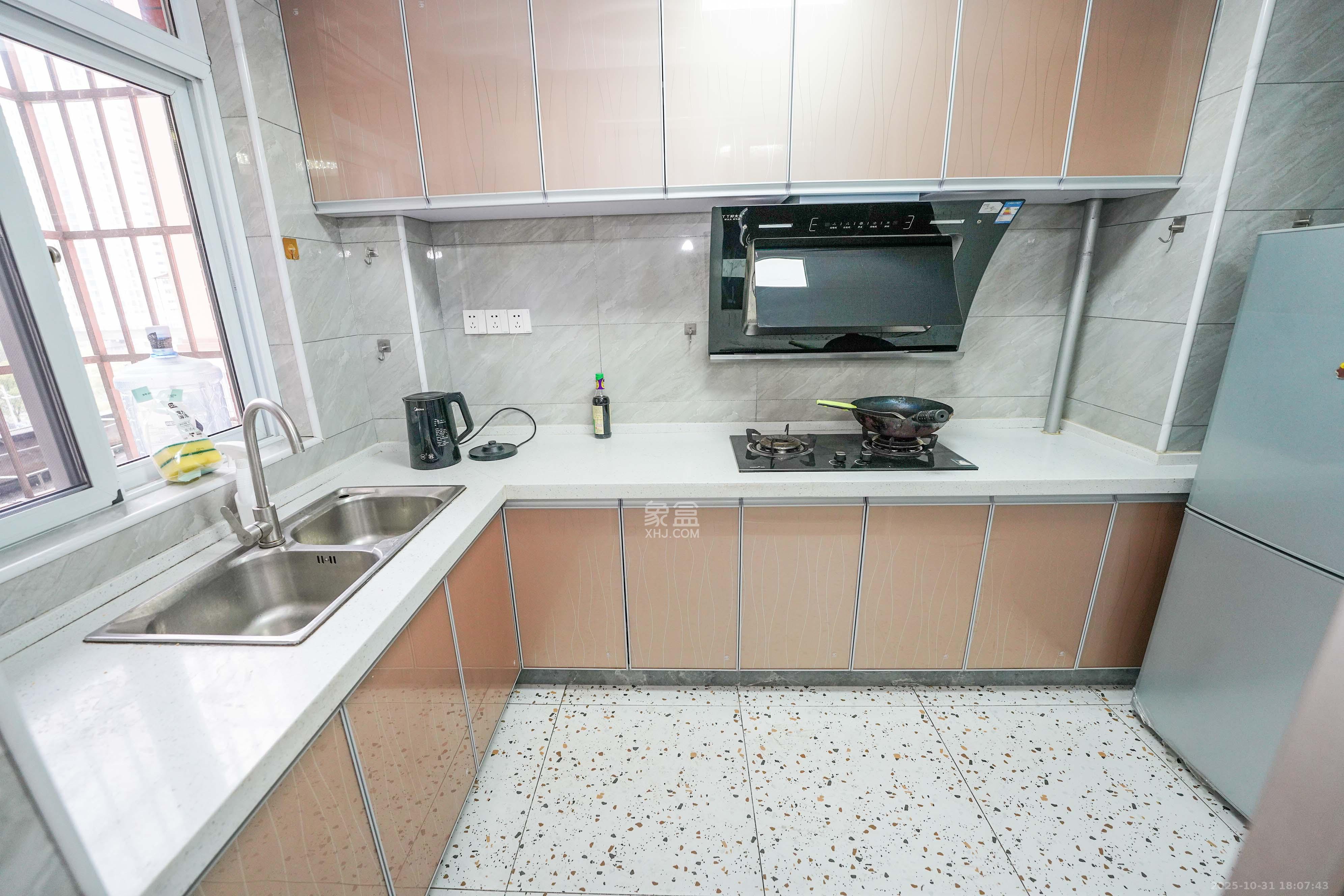 凯富南方鑫城 4室2厅2卫 80.0万 凯富南方鑫城 4室2厅2卫 80.0万厨房