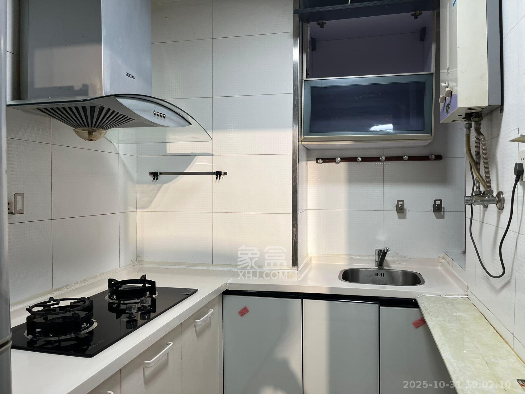 藏珑湖上国际花园  1室1厅1卫    2250.0元/月室内图