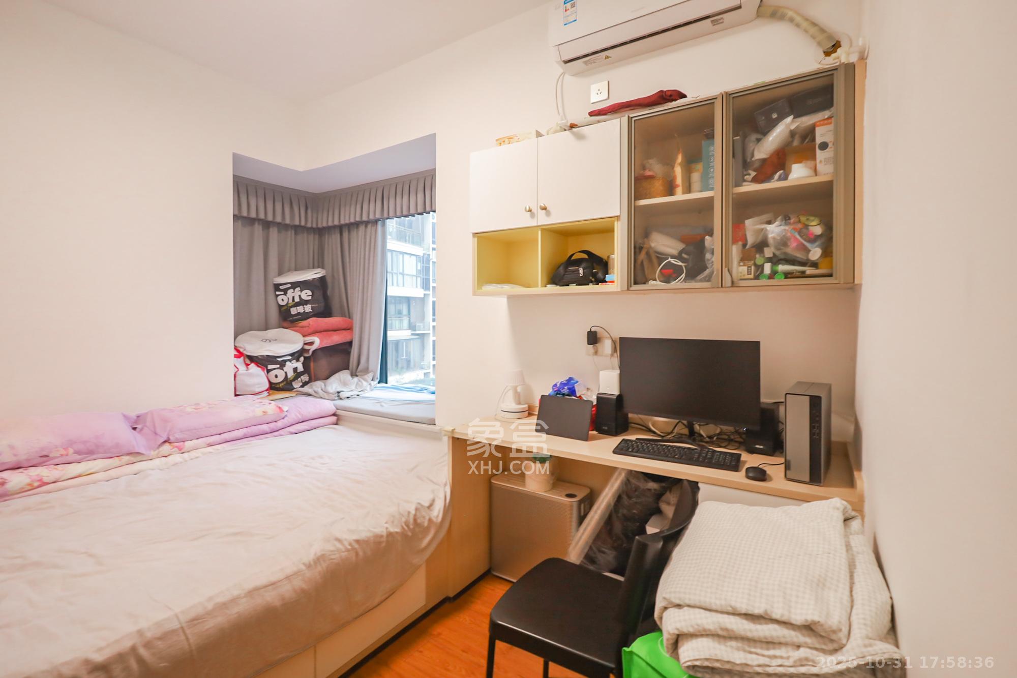 西山汇景一、二期  4室2厅2卫    248.0万卧室