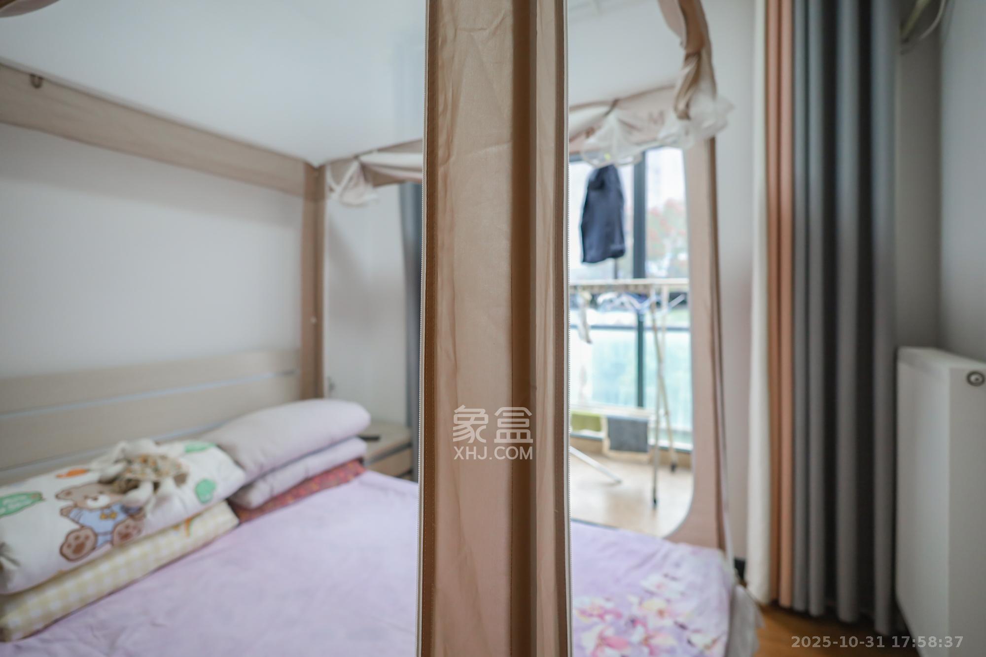 西山汇景一、二期  4室2厅2卫    248.0万卧室