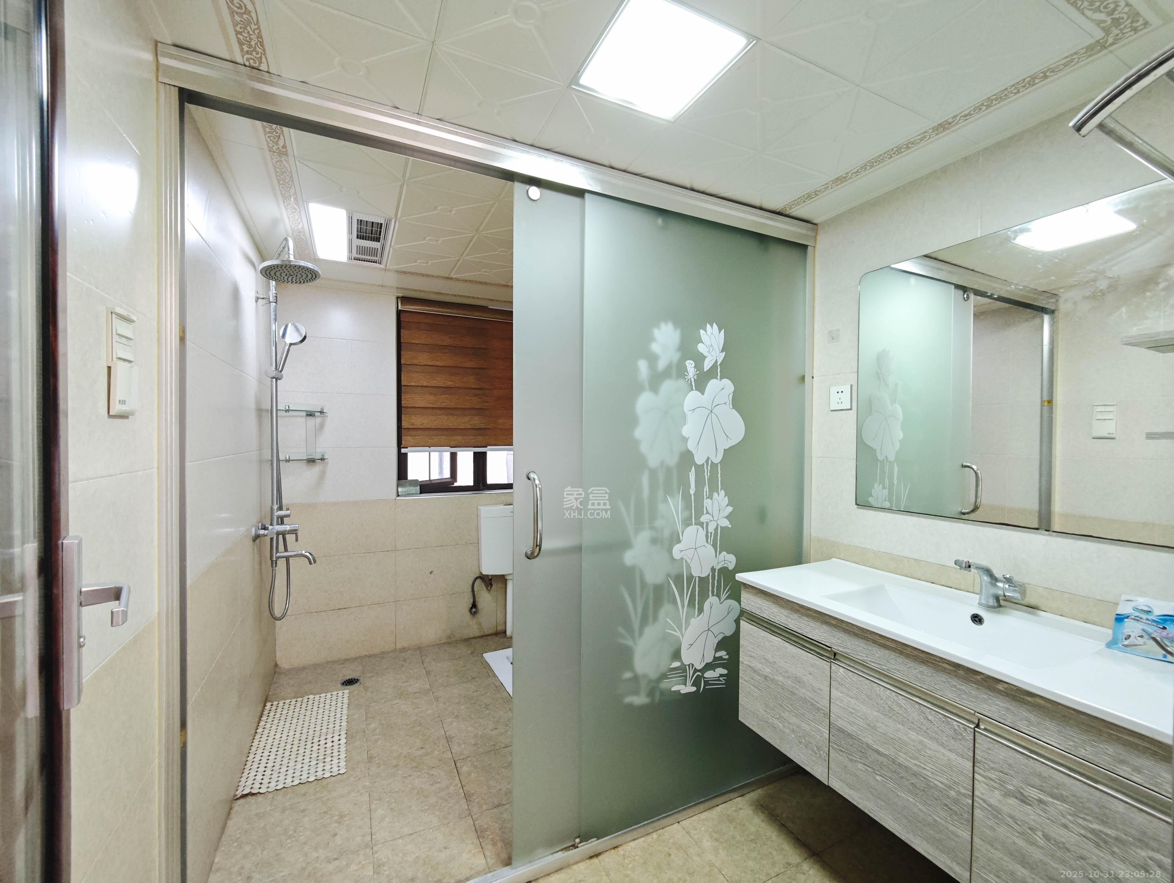 宏聚地中海 3室2厅2卫 115.0万 宏聚地中海 3室2厅2卫 115.0万卫生间