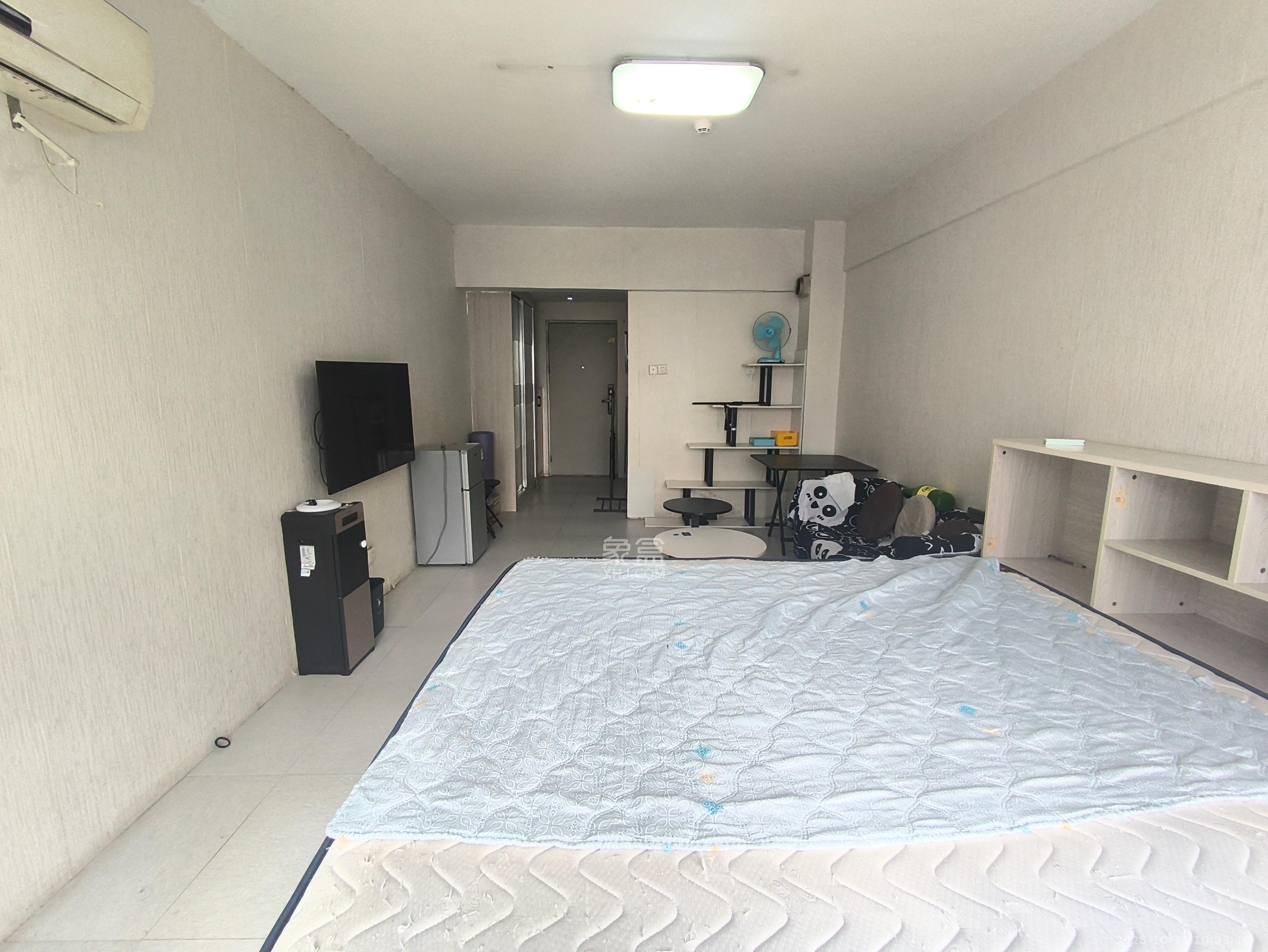 三万英尺  1室1厅1卫    1200.0元/月室内图