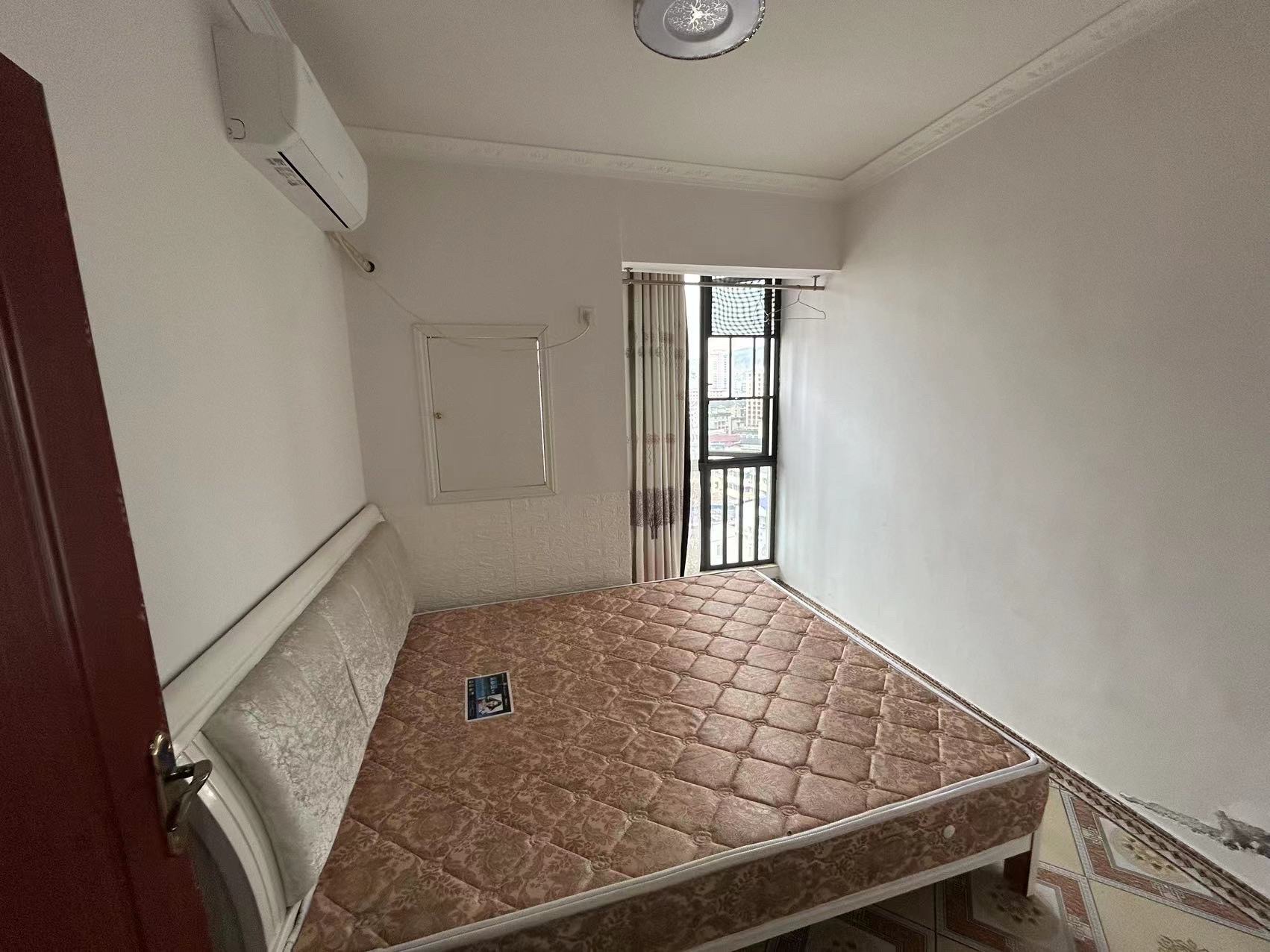 逸臣中央  3室2厅1卫    1900.0元/月 逸臣中央  3室2厅1卫    1900.0元/月室内图