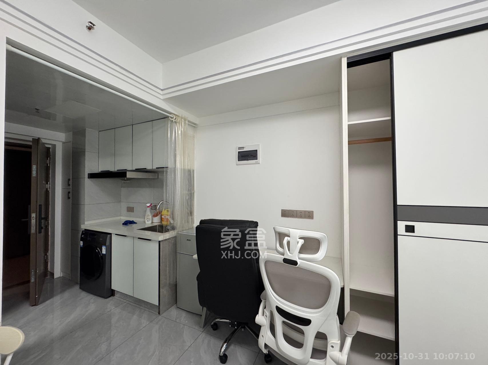 龙湖铂金岛  1室1厅1卫    1800.0元/月 龙湖铂金岛  1室1厅1卫    1800.0元/月室内图