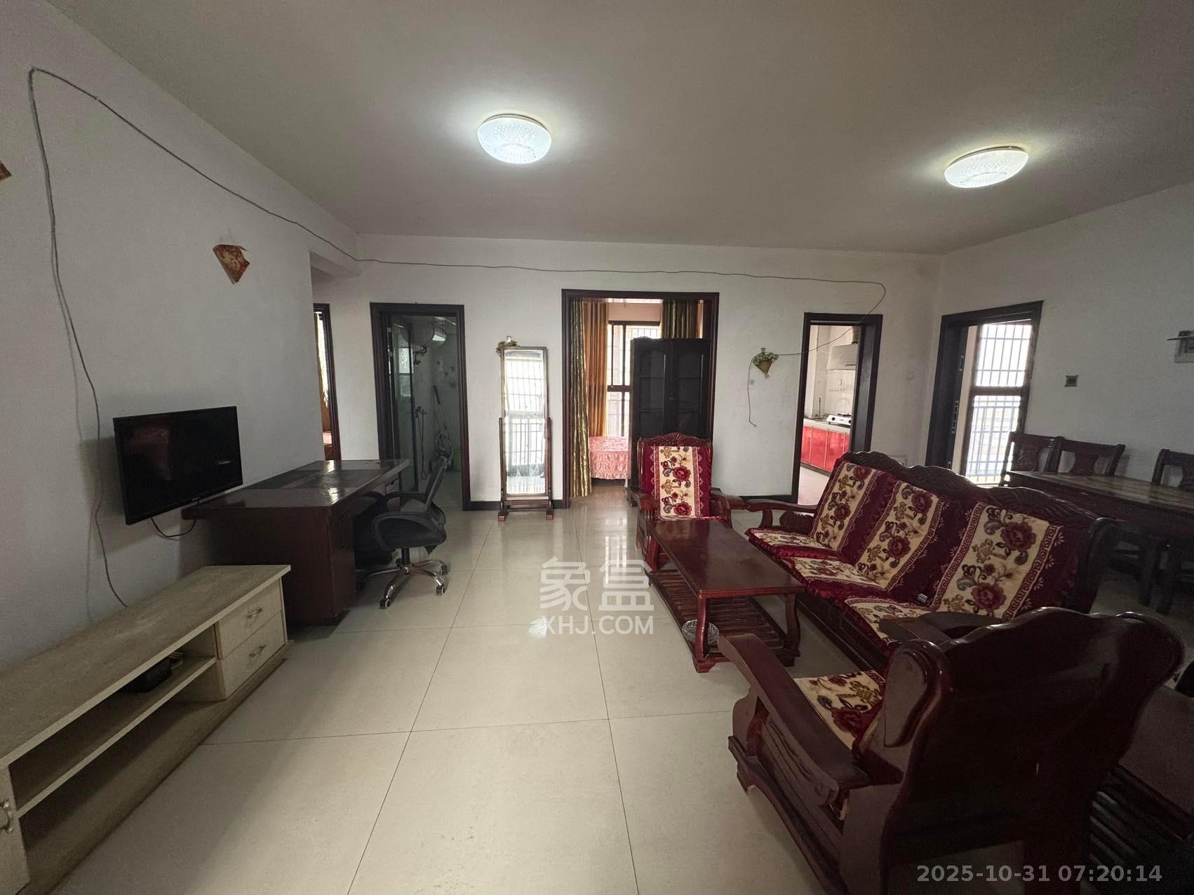 盛地春天里  3室2厅2卫    1350.0元/月室内图