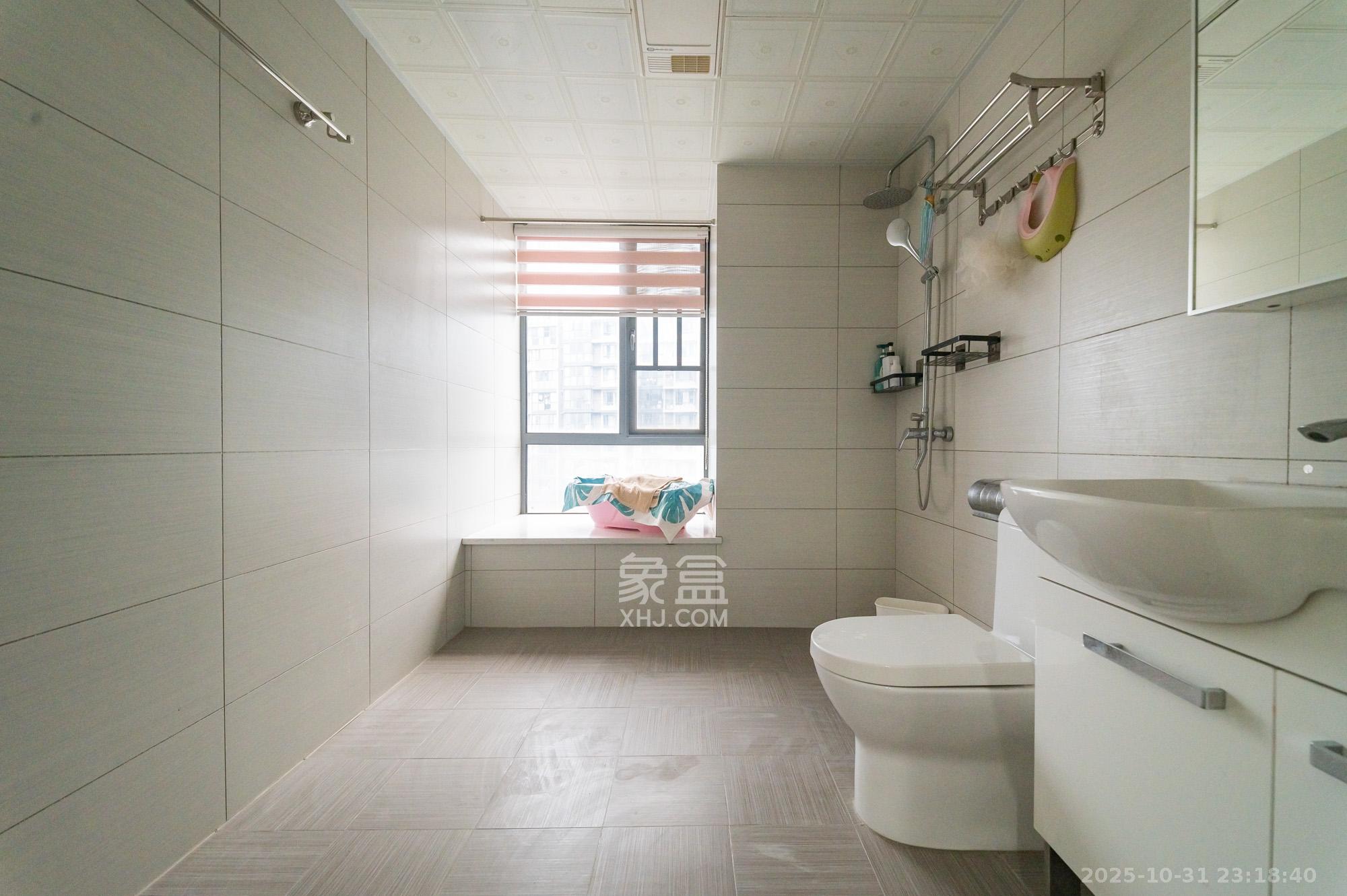 恒基凯旋门一二期  4室2厅2卫    158.8万卫生间