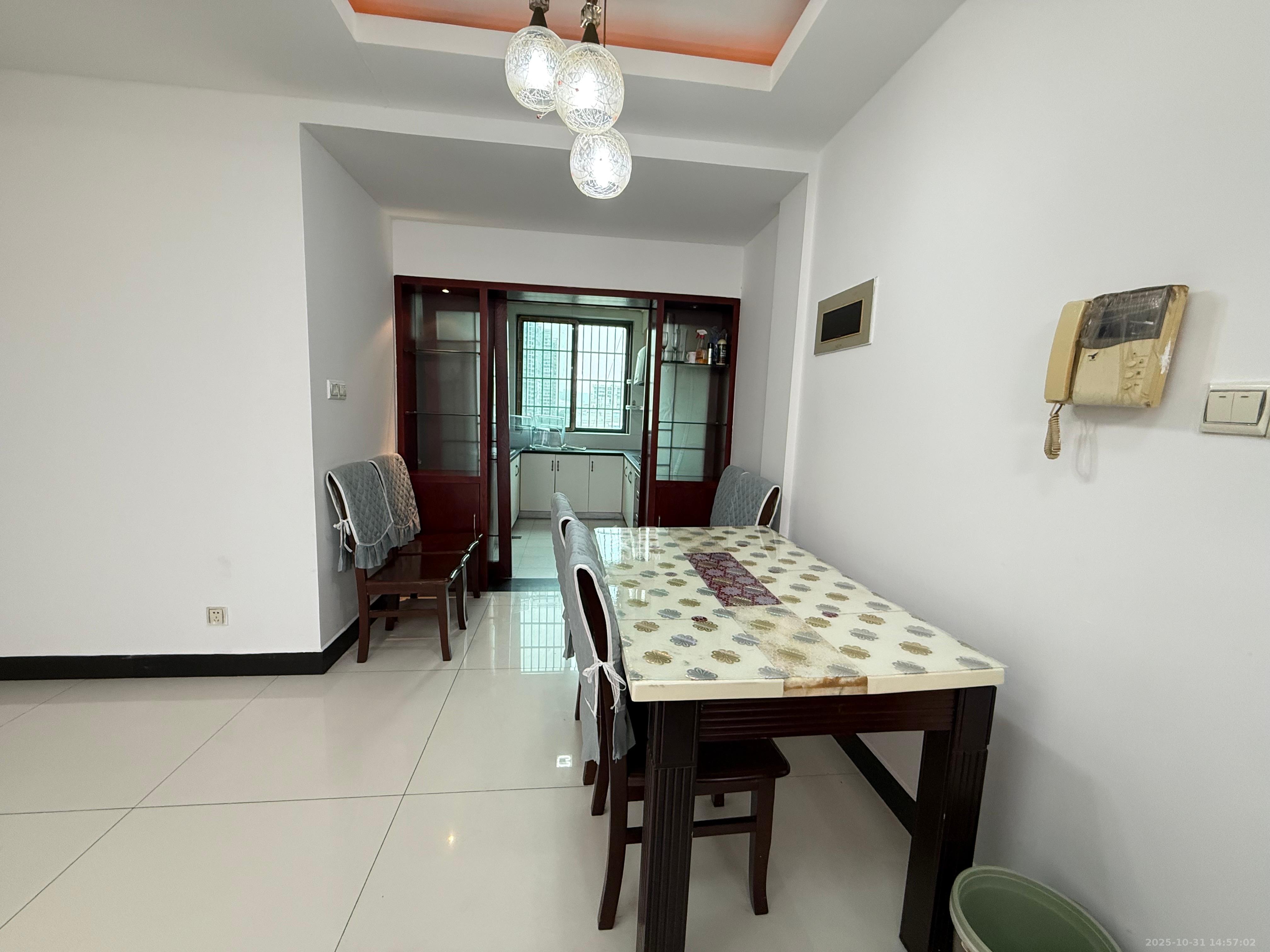 天峰名苑  3室2厅2卫    2800.0元/月室内图