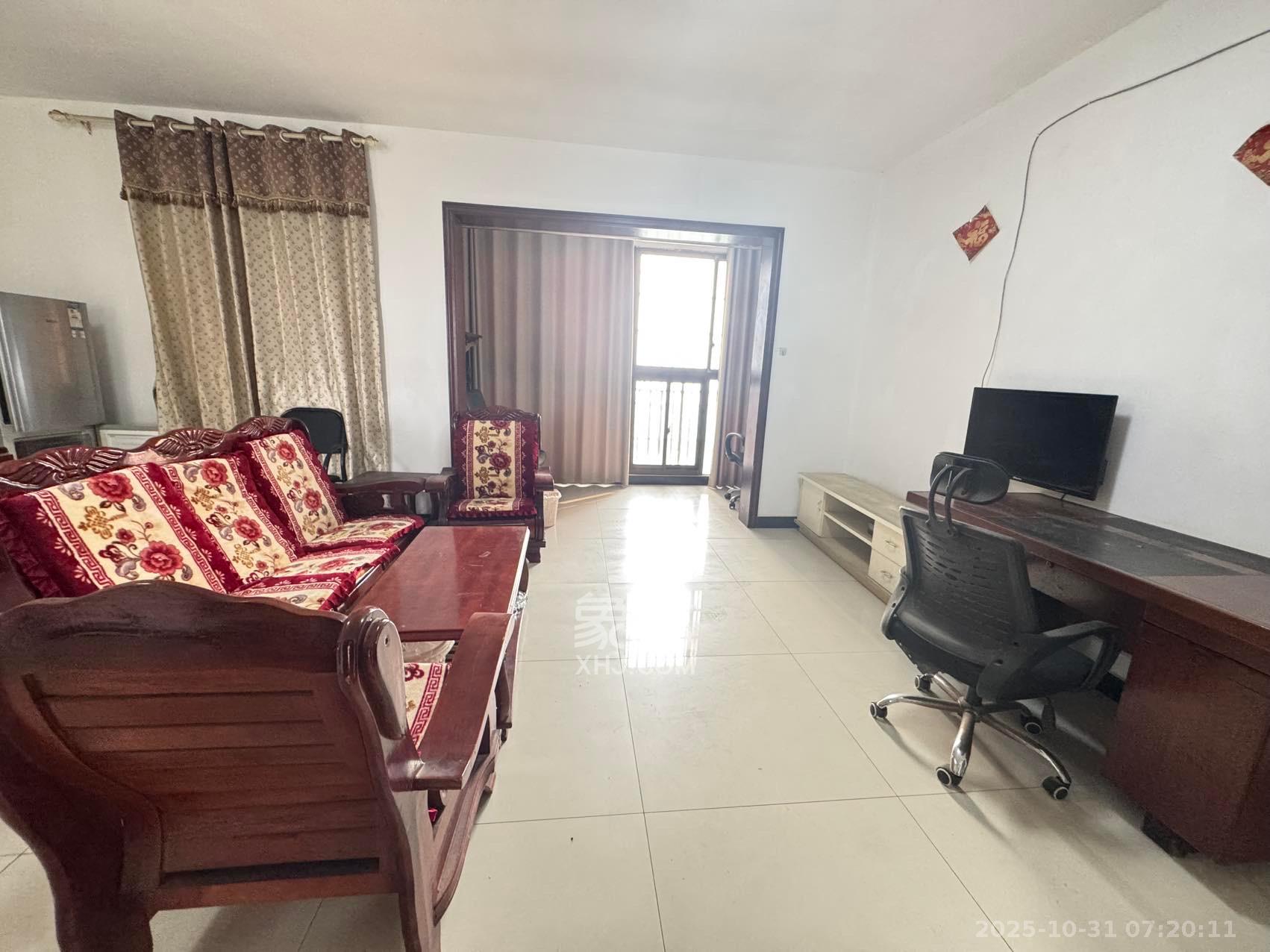 盛地春天里  3室2厅2卫    1350.0元/月